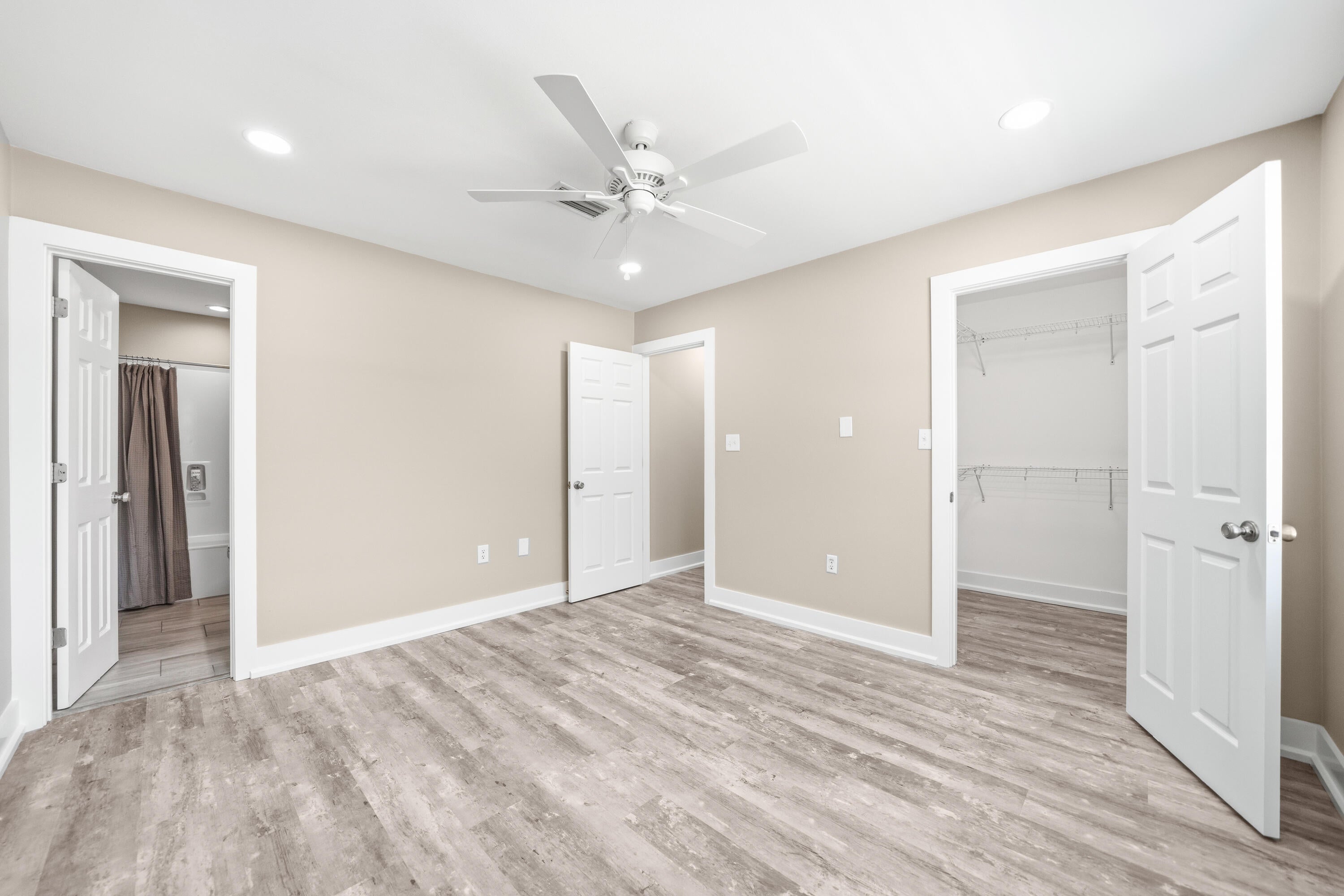 PINEWOOD ESTATES - Residential Lease