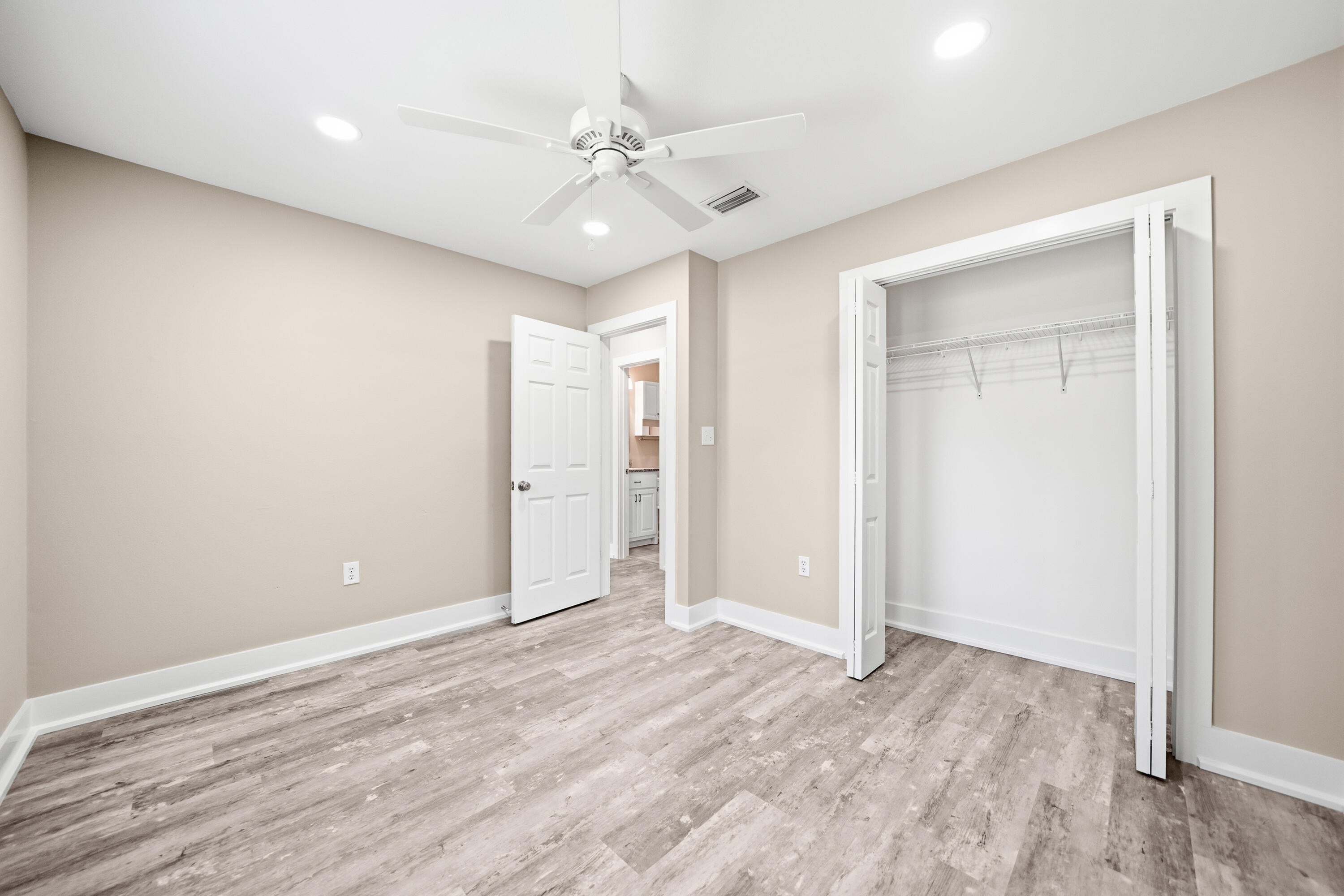 PINEWOOD ESTATES - Residential Lease