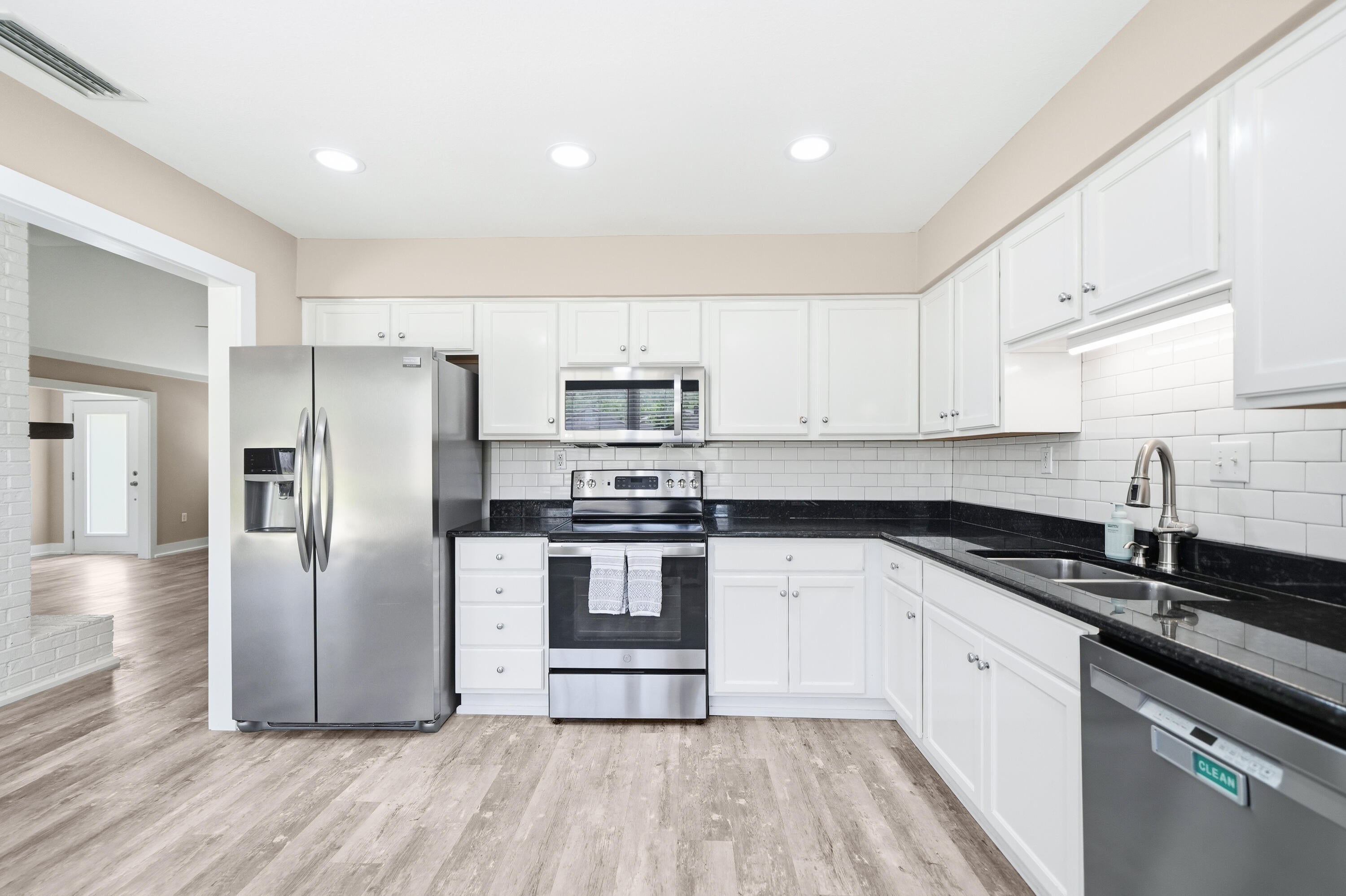 PINEWOOD ESTATES - Residential Lease