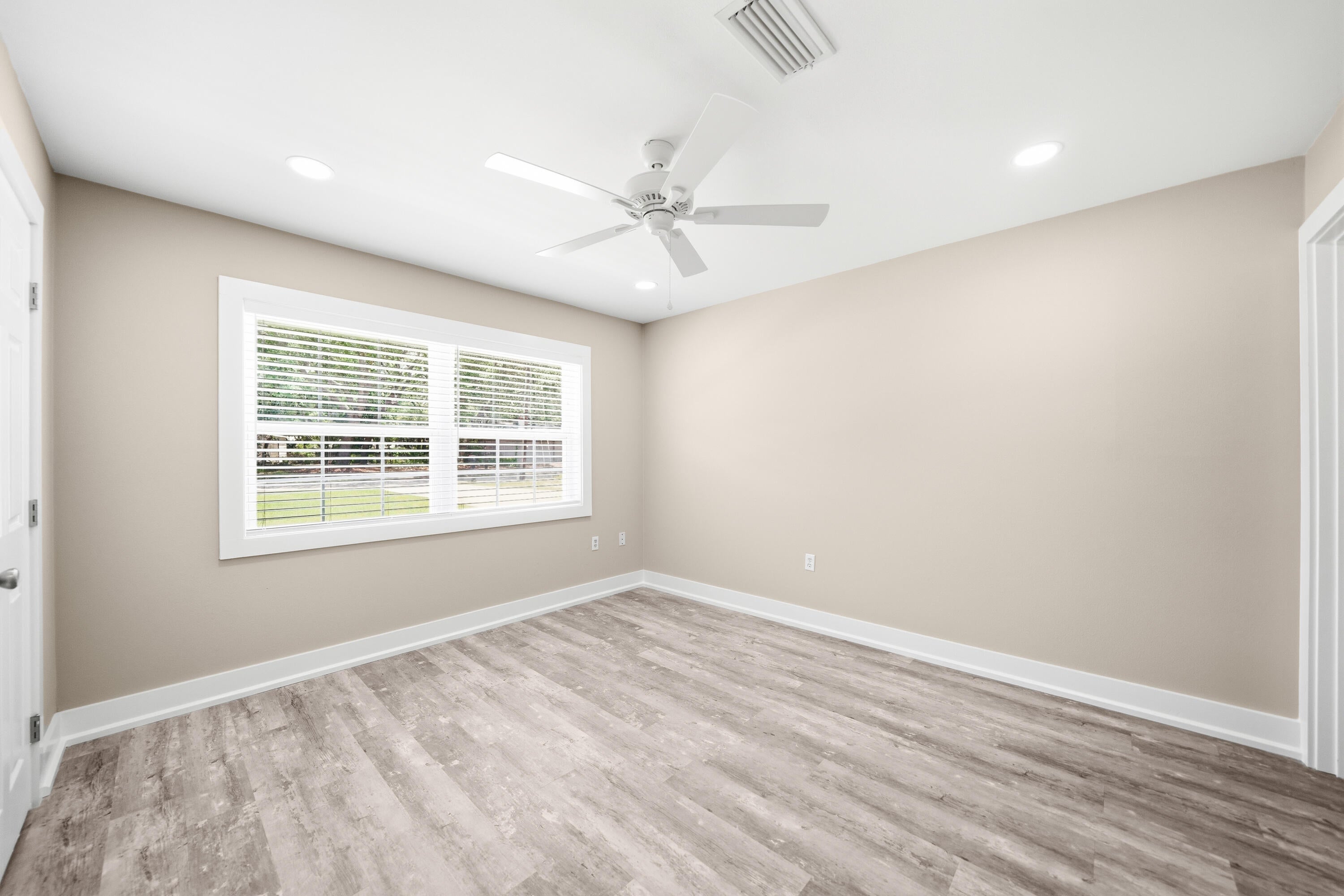 PINEWOOD ESTATES - Residential Lease