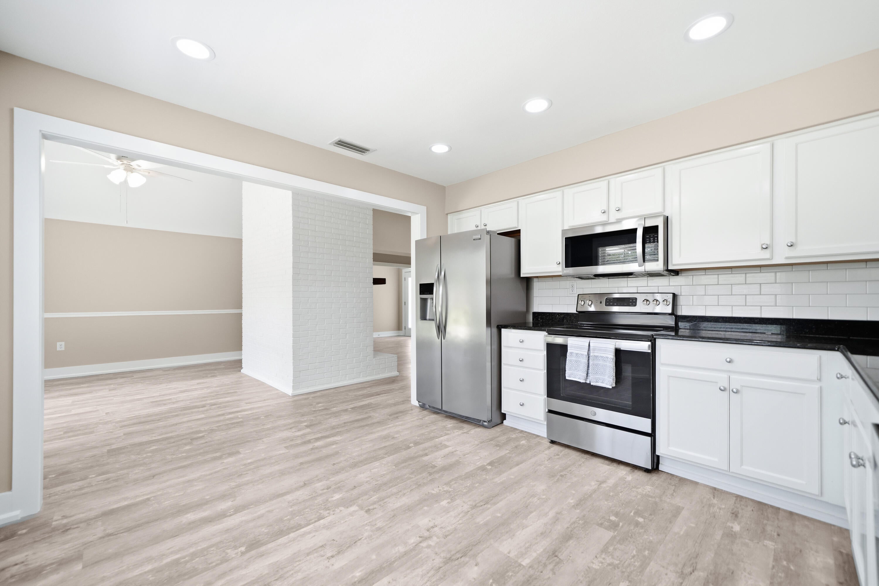 PINEWOOD ESTATES - Residential Lease
