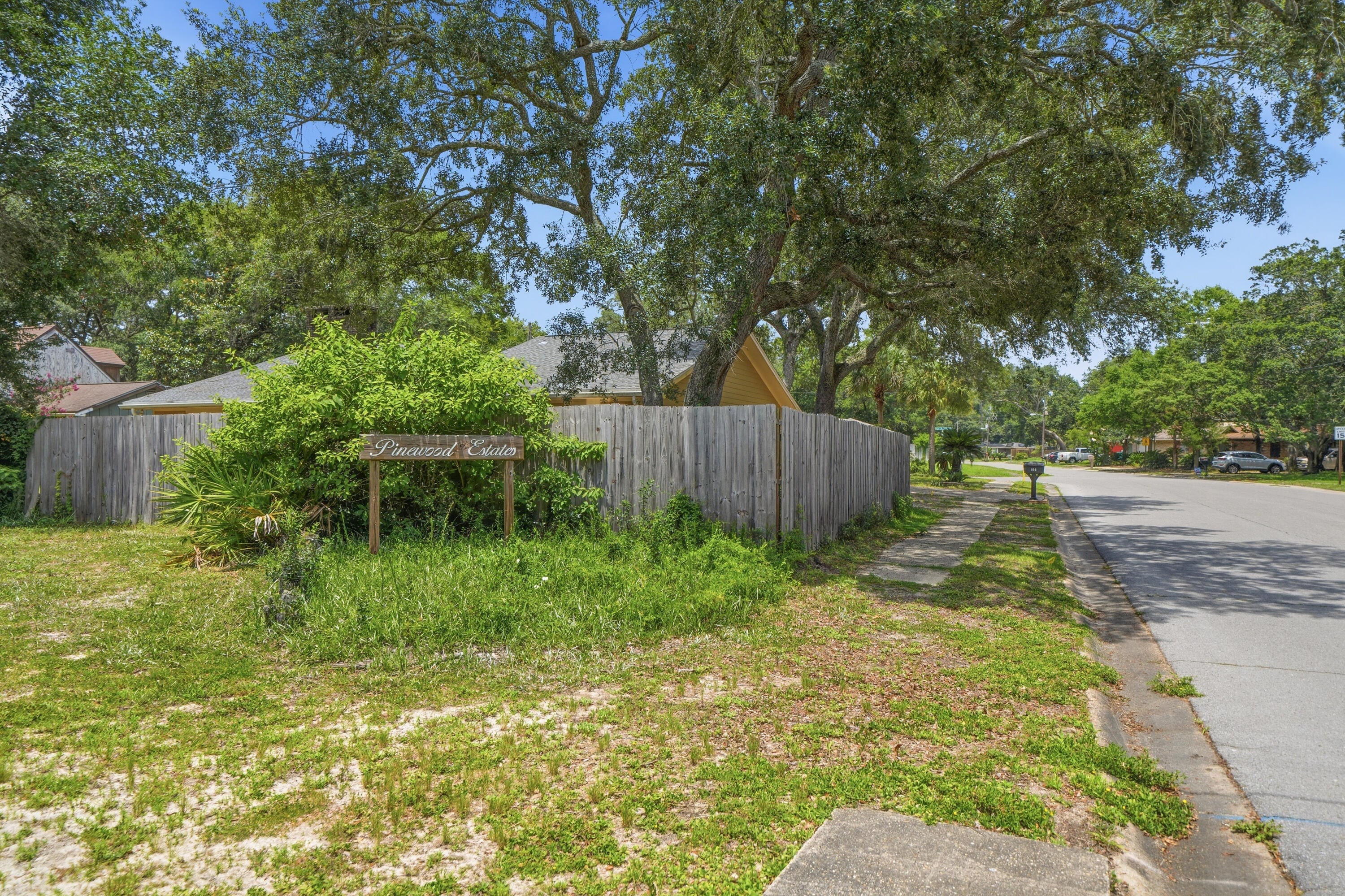 PINEWOOD ESTATES - Residential Lease