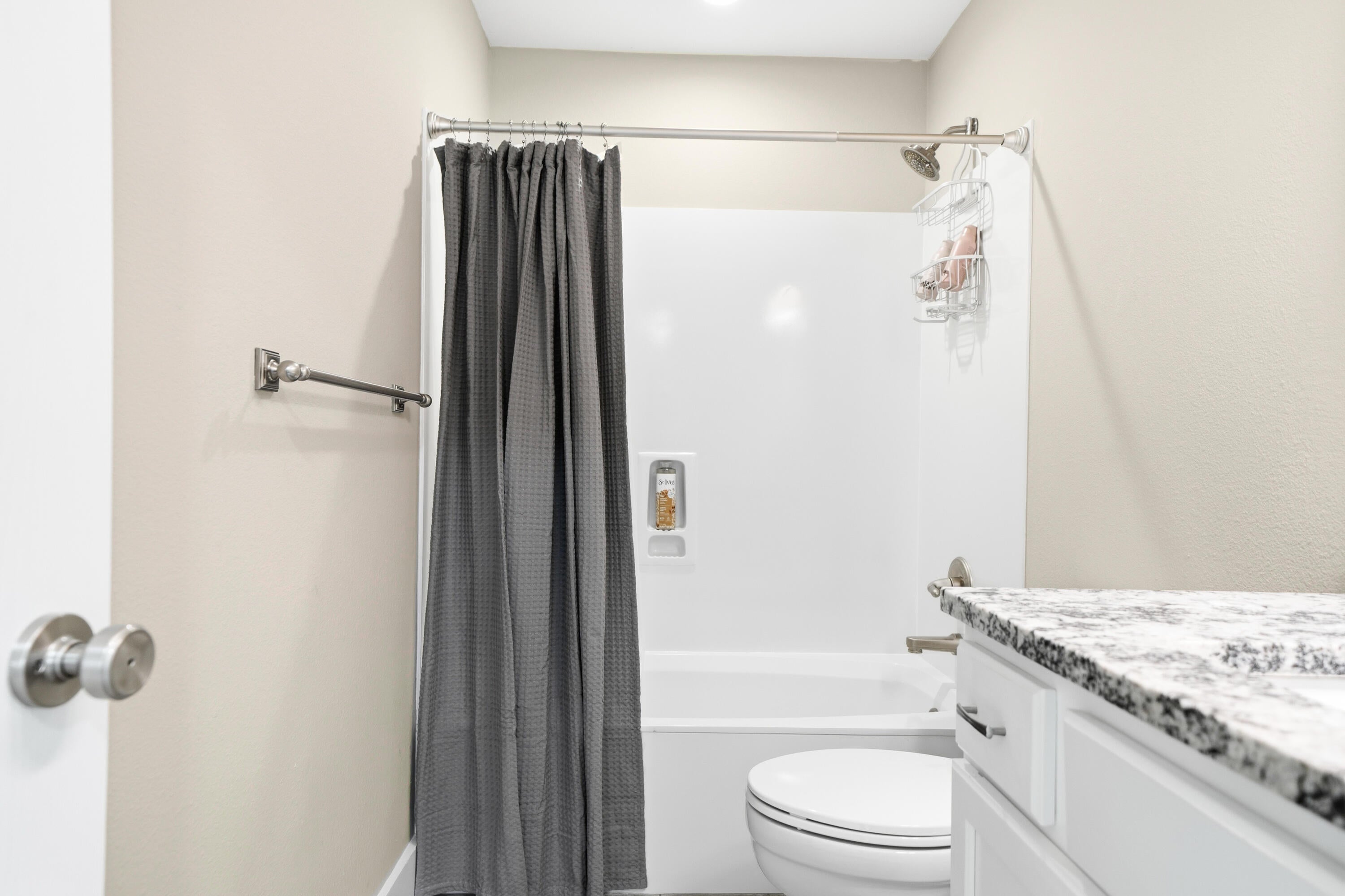 PINEWOOD ESTATES - Residential Lease