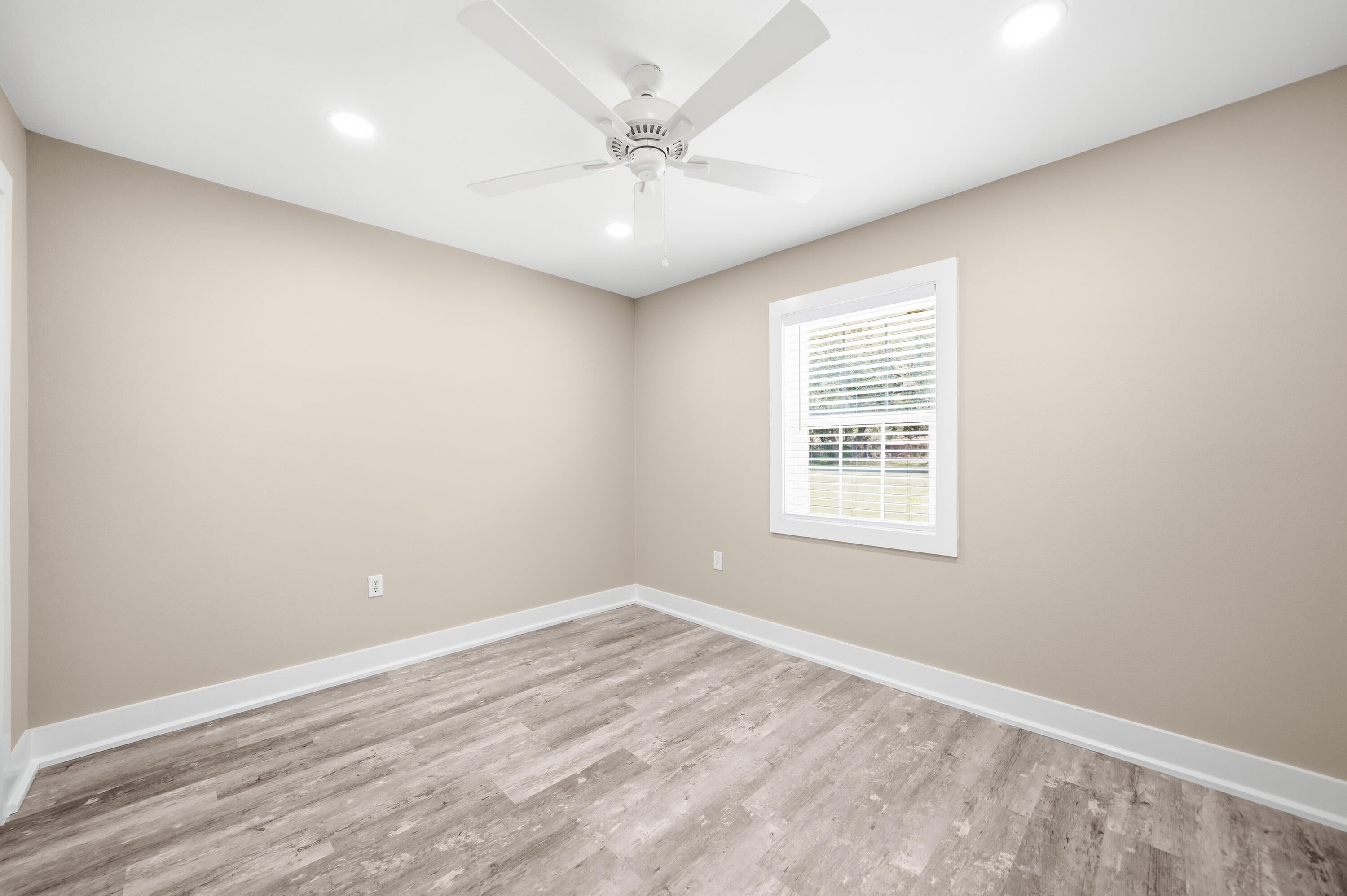 PINEWOOD ESTATES - Residential Lease