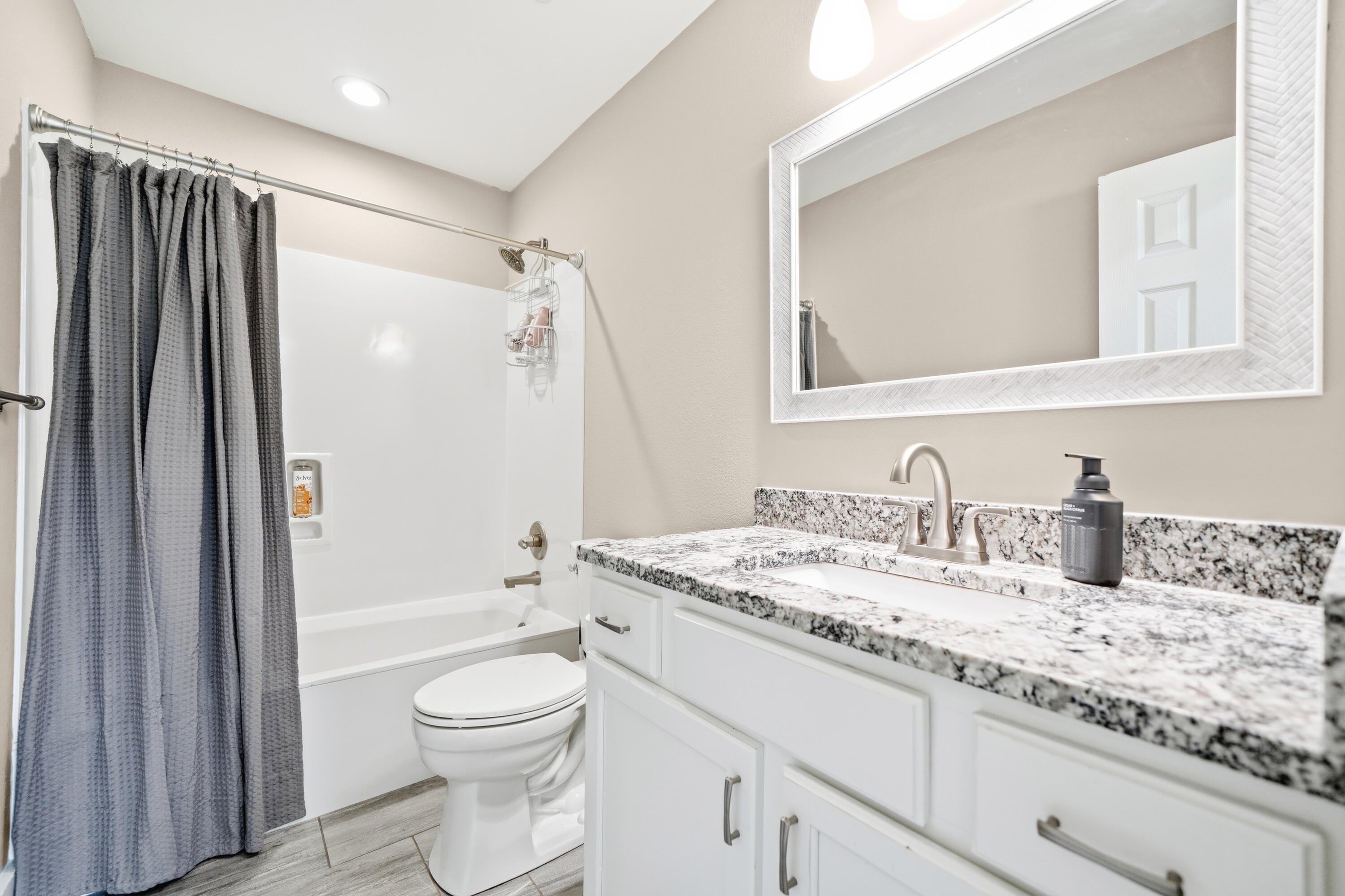 PINEWOOD ESTATES - Residential Lease