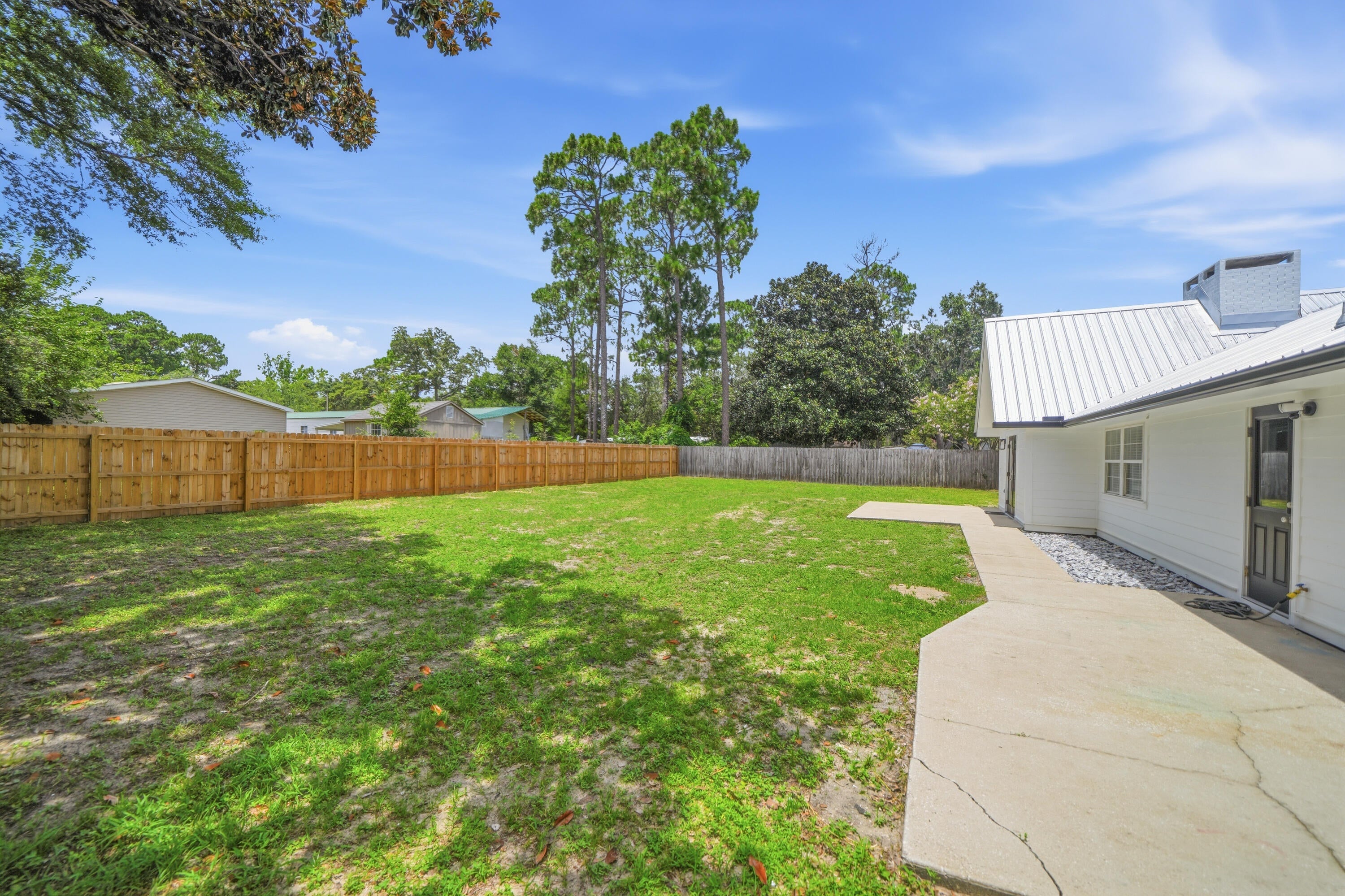 PINEWOOD ESTATES - Residential Lease