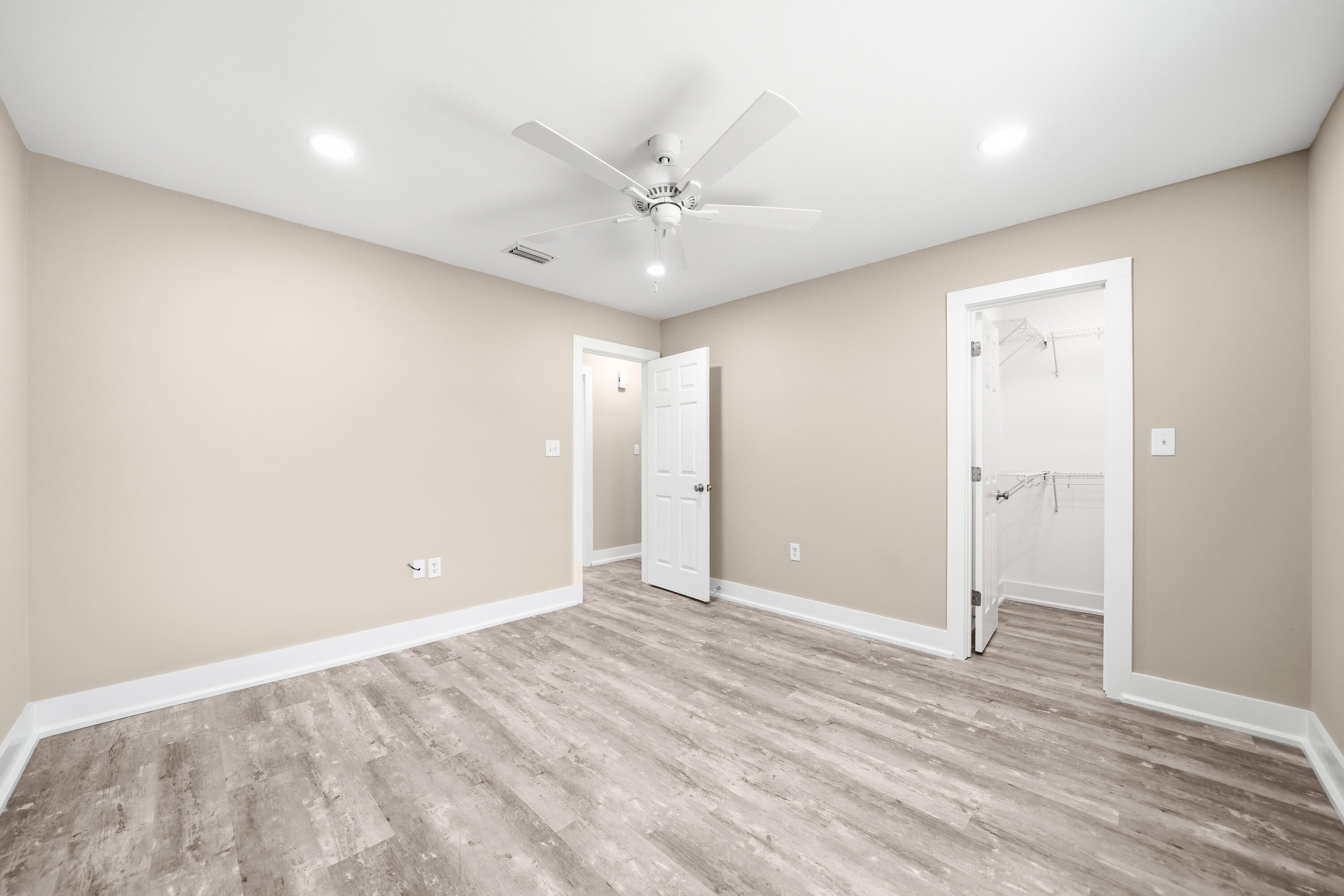 PINEWOOD ESTATES - Residential Lease