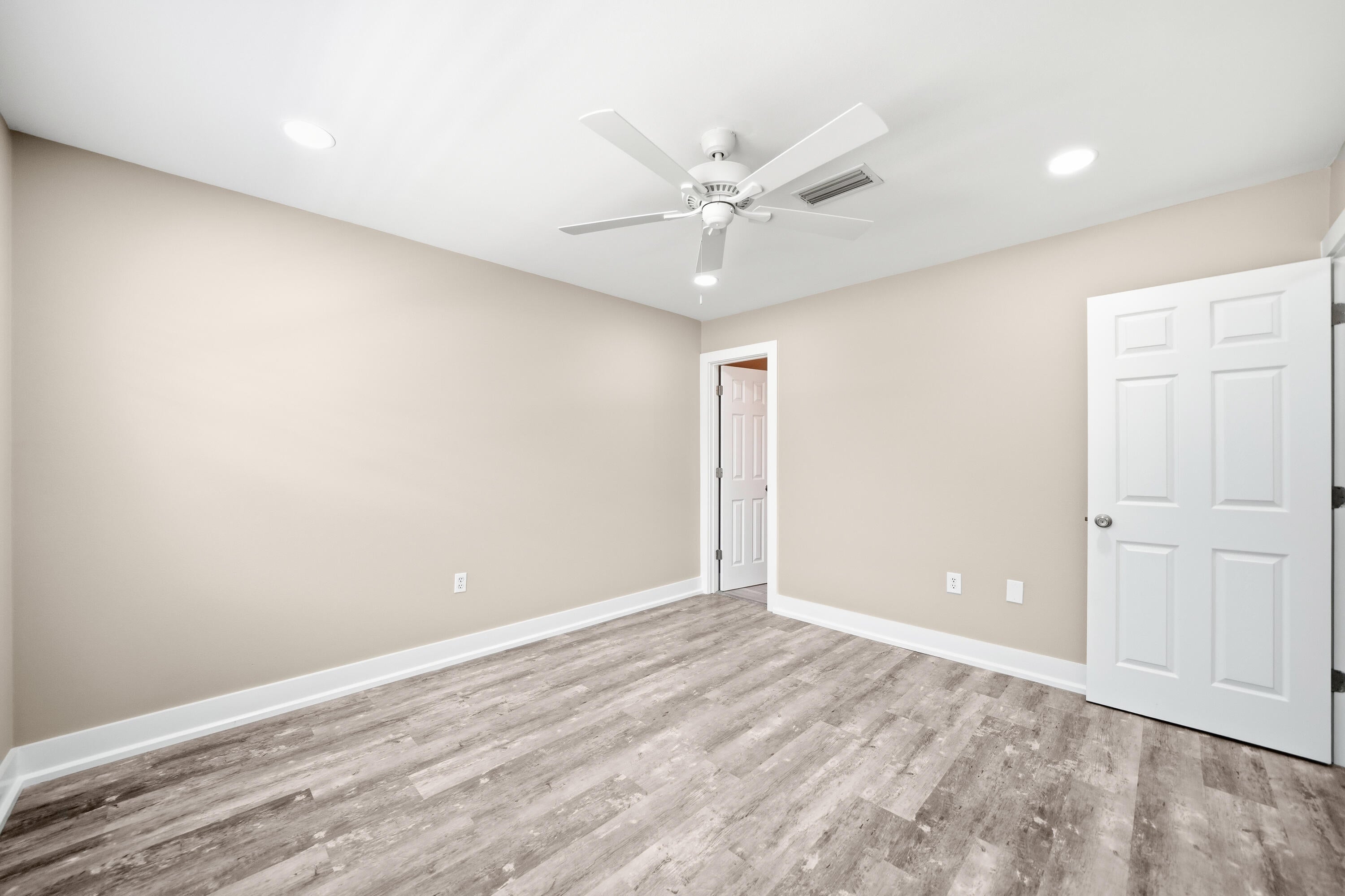 PINEWOOD ESTATES - Residential Lease