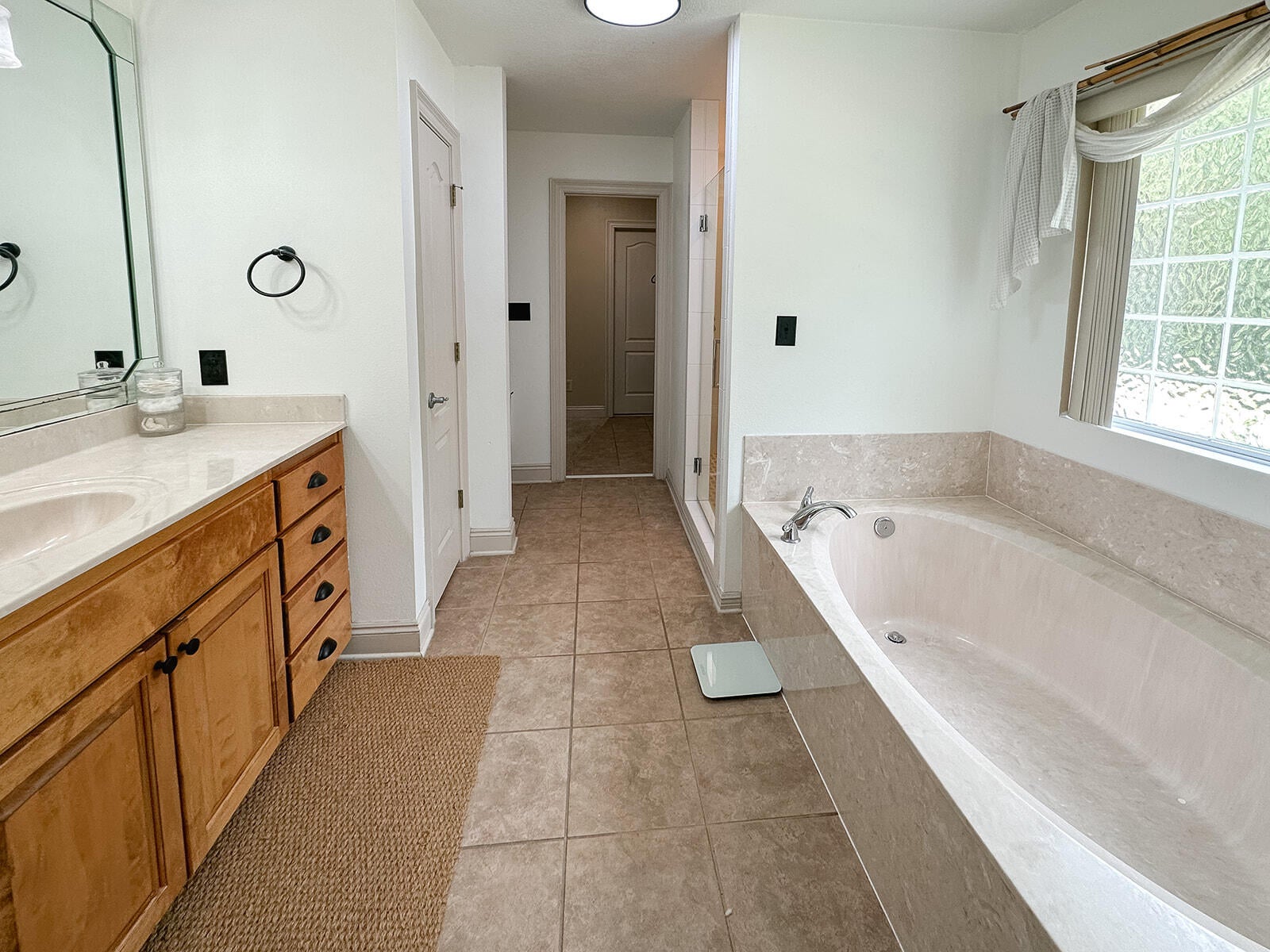 CRESTVIEW SUBURB - Residential Lease