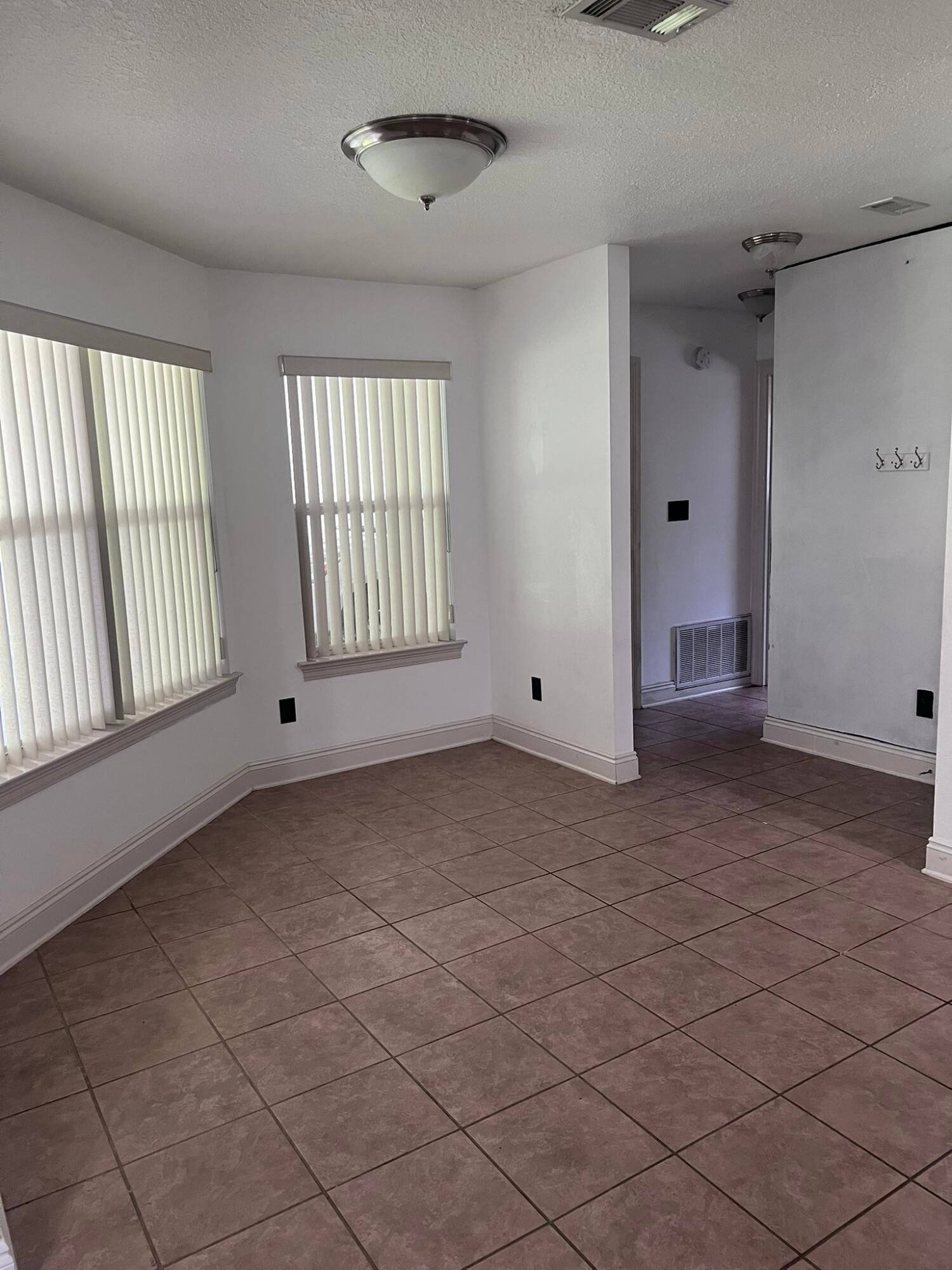 CRESTVIEW SUBURB - Residential Lease