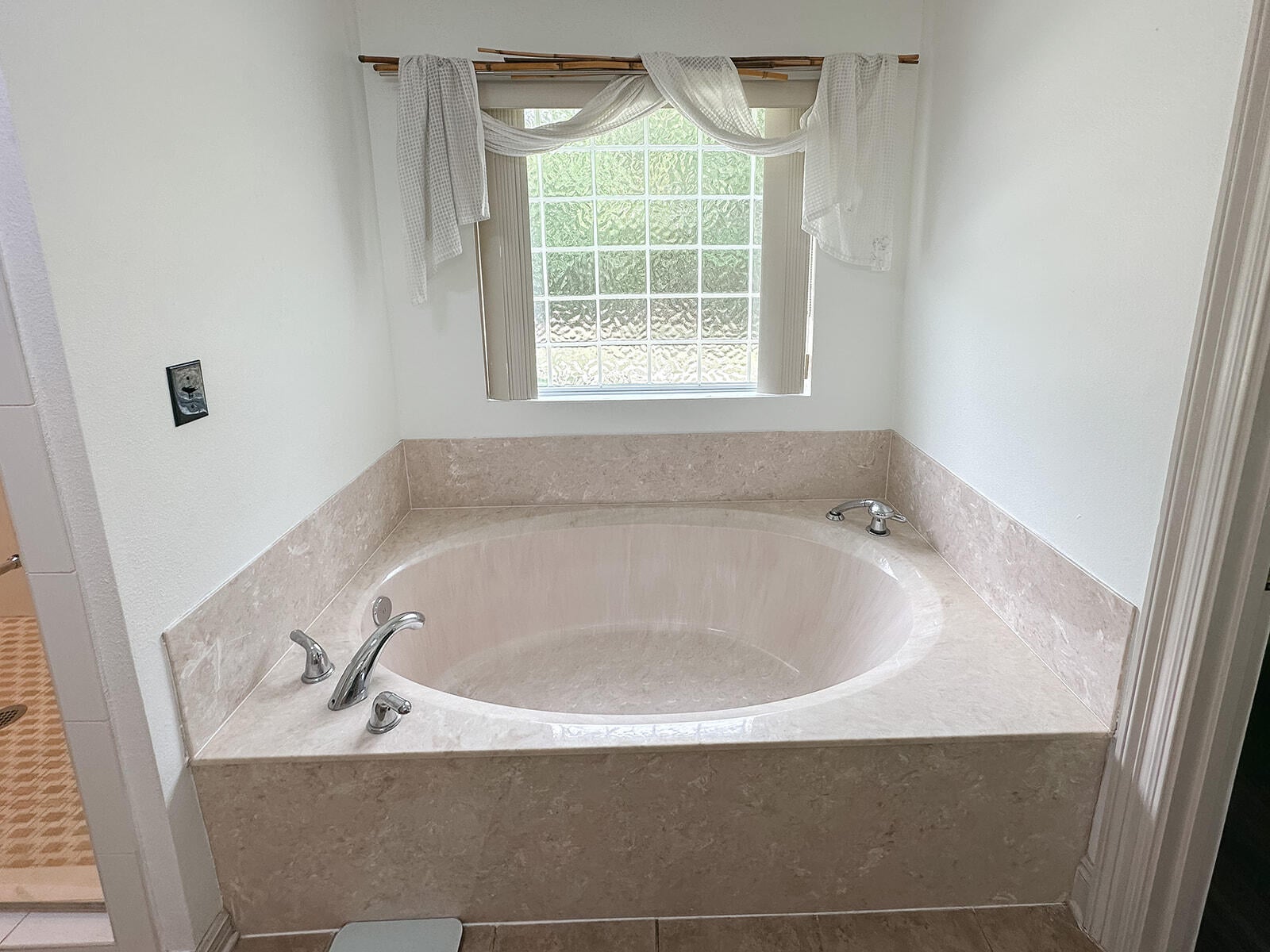 CRESTVIEW SUBURB - Residential Lease