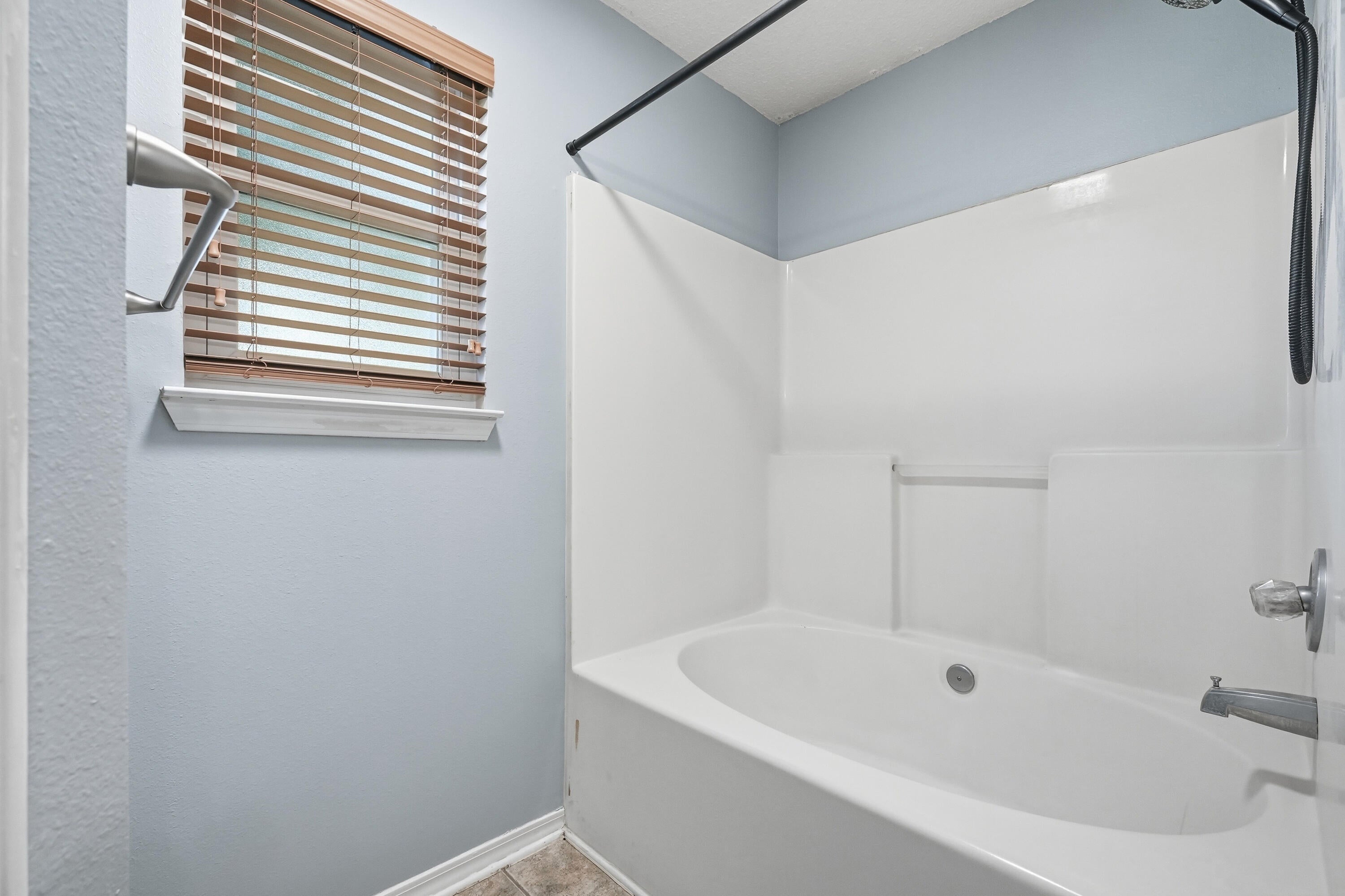 COUNTRYVIEW ESTATES 4TH ADDN PH 6 - Residential Lease