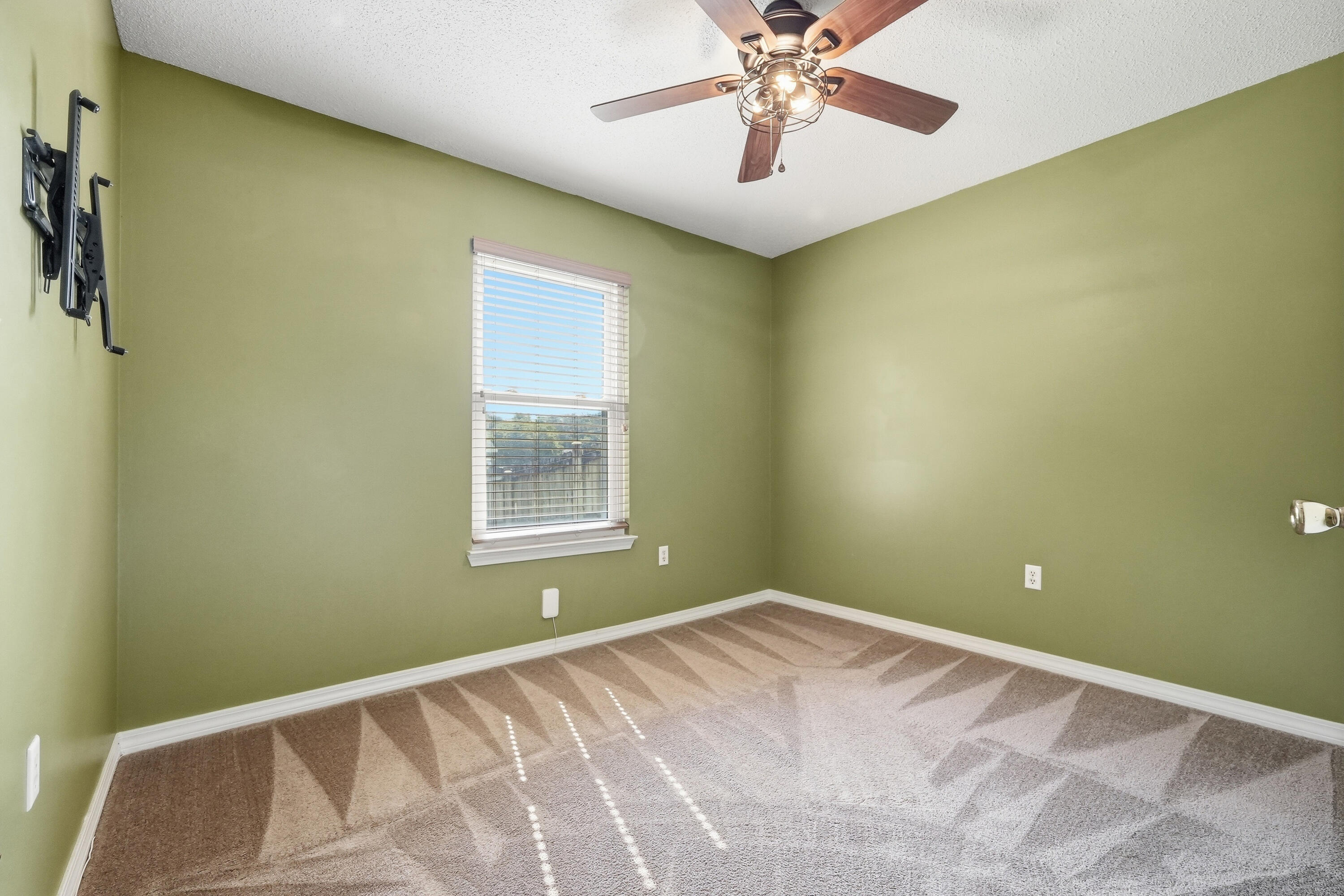 COUNTRYVIEW ESTATES 4TH ADDN PH 6 - Residential Lease