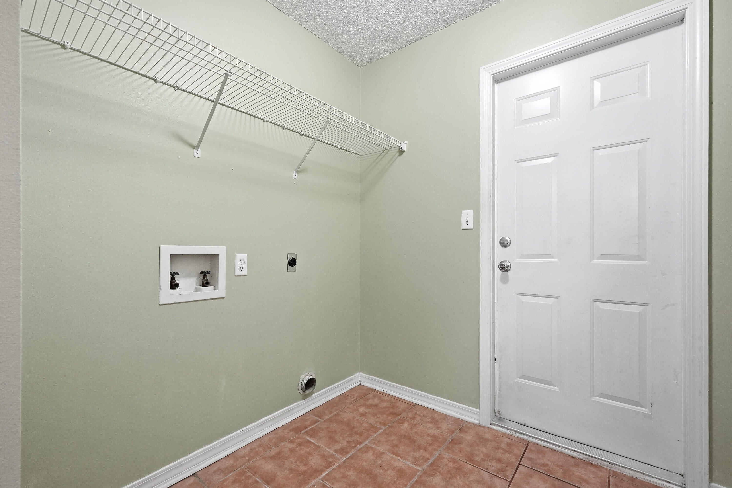 COUNTRYVIEW ESTATES 4TH ADDN PH 6 - Residential Lease