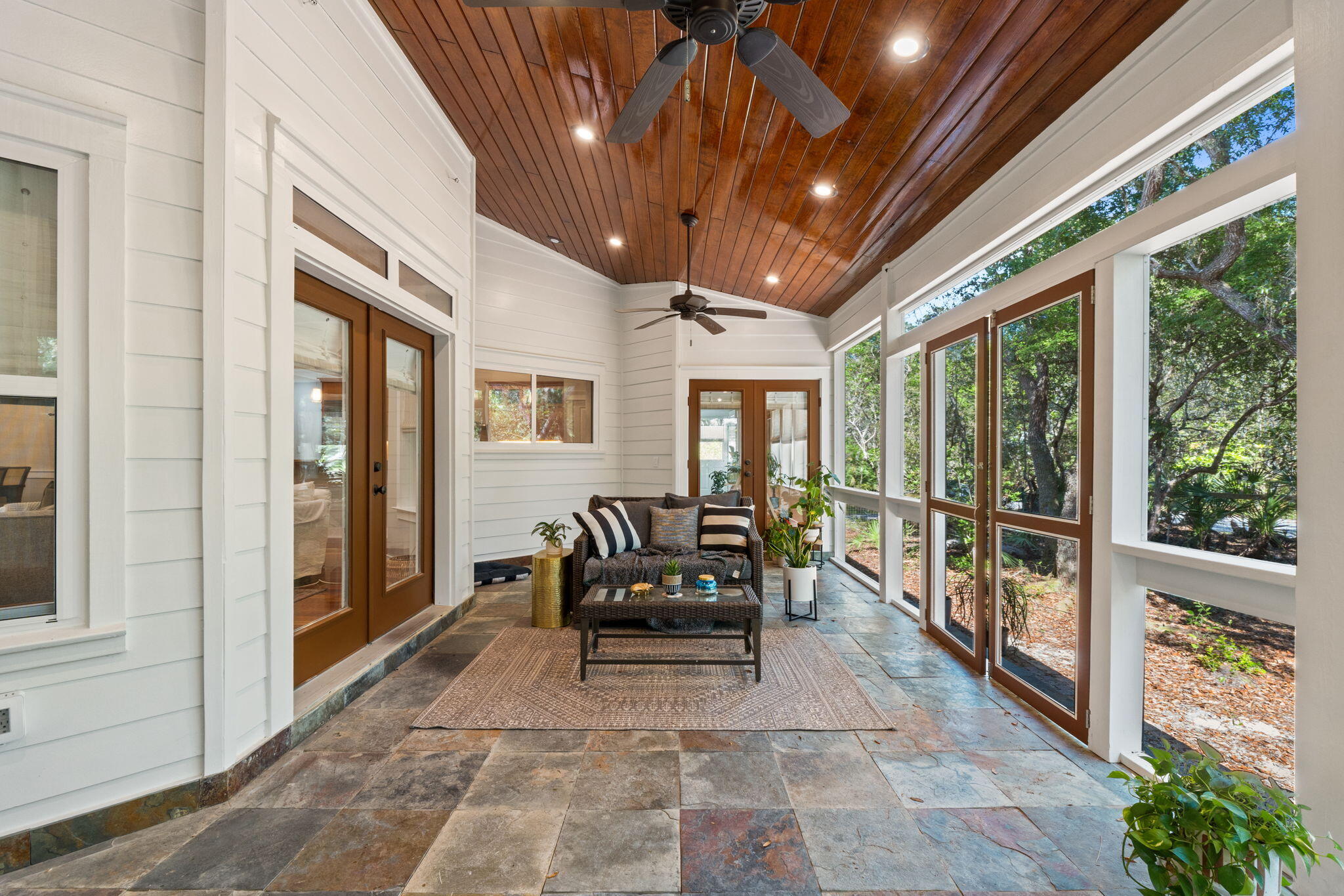 BAY MAGNOLIA - Residential