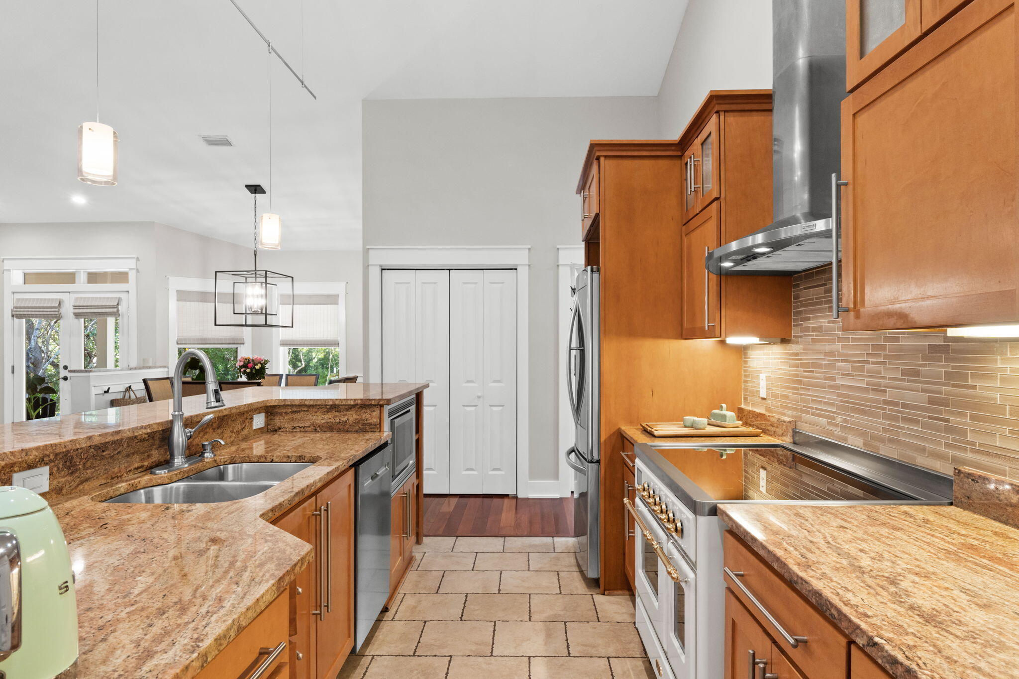 BAY MAGNOLIA - Residential