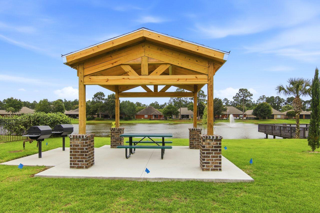 WHISPERING LAKE - Residential