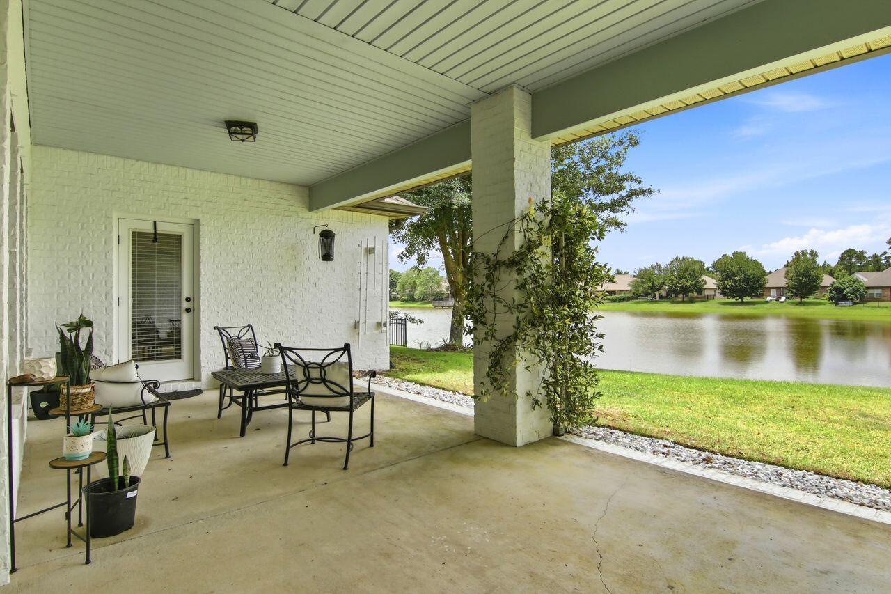 WHISPERING LAKE - Residential