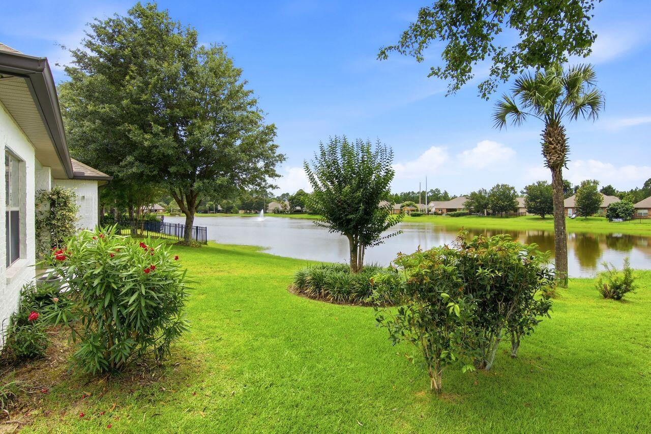 WHISPERING LAKE - Residential