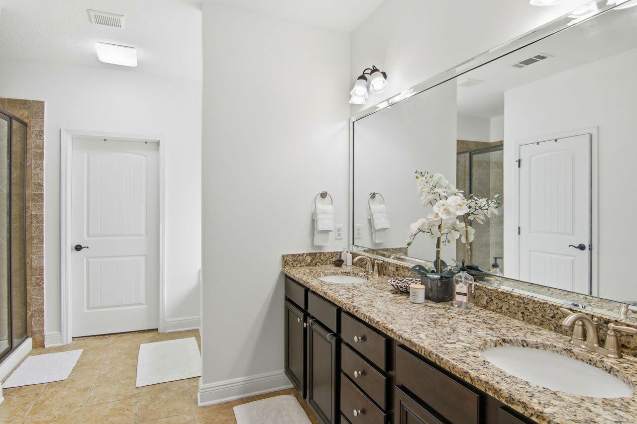 WHISPERING LAKE - Residential