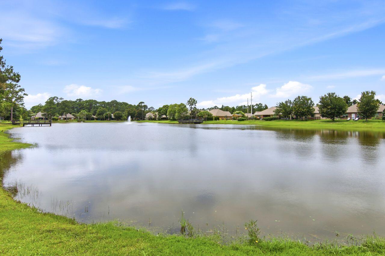 WHISPERING LAKE - Residential