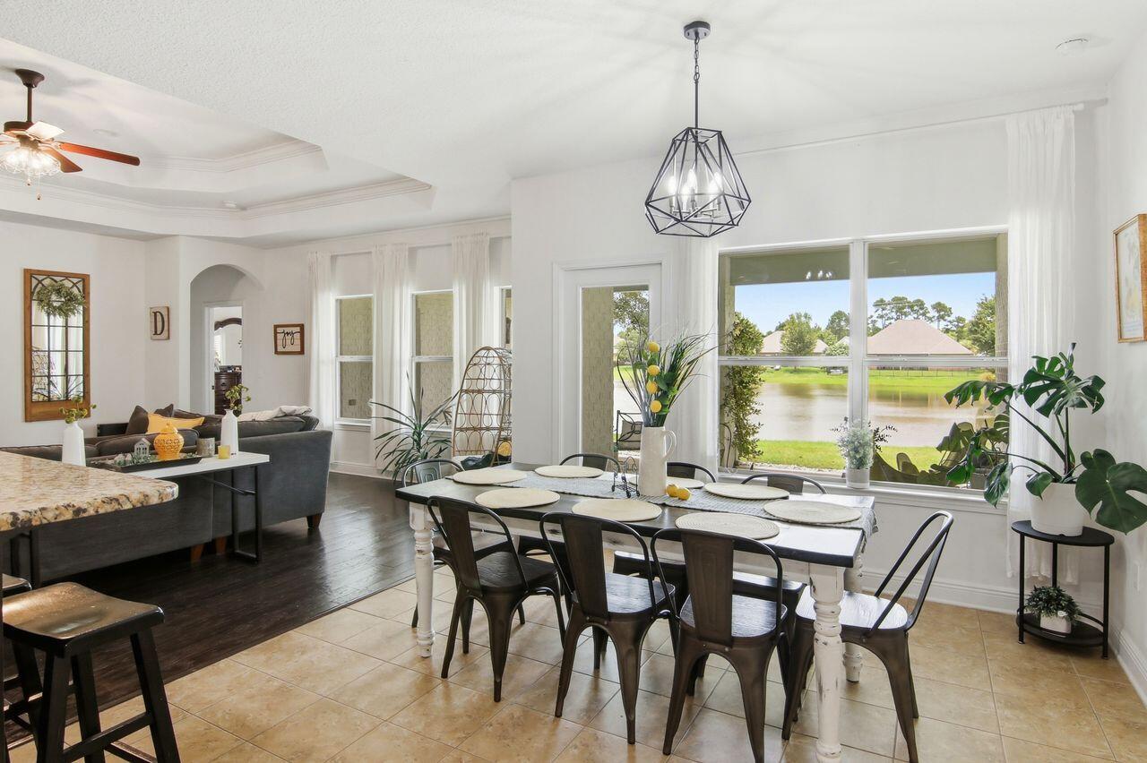 WHISPERING LAKE - Residential