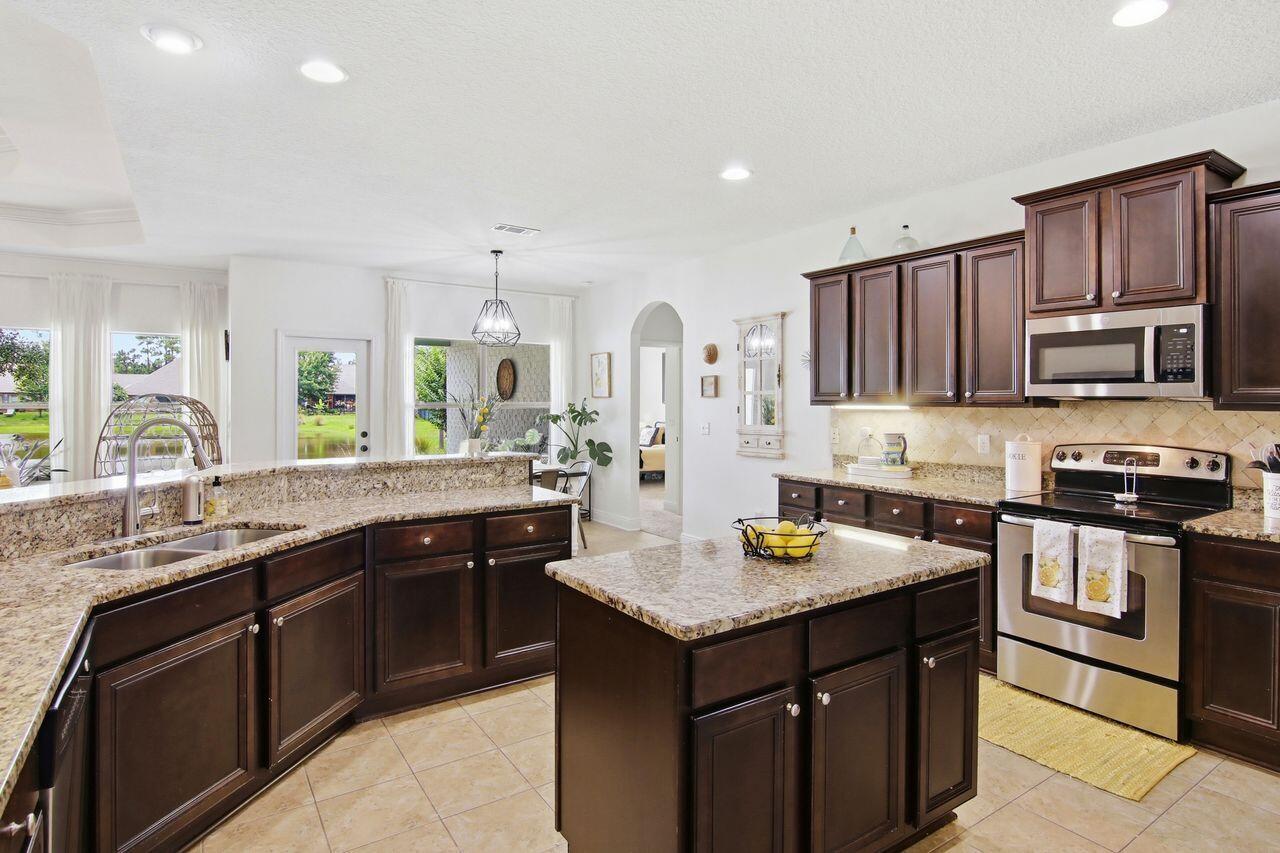 WHISPERING LAKE - Residential