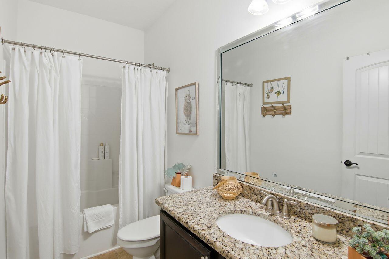 WHISPERING LAKE - Residential