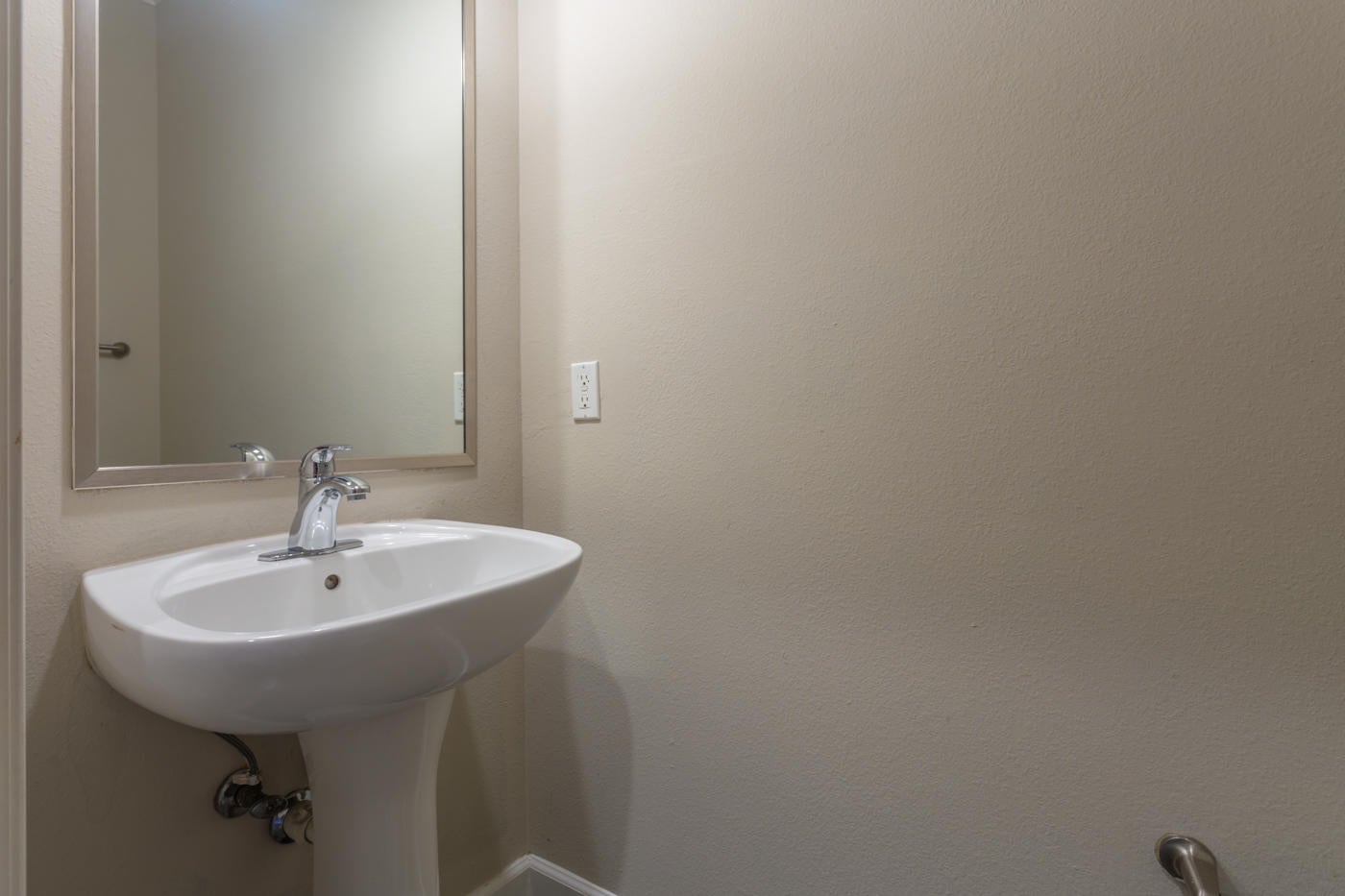 SOUTH HAVEN TOWNHOMES - Residential Lease