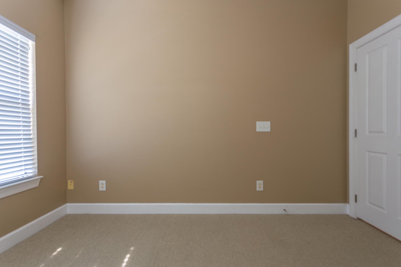SOUTH HAVEN TOWNHOMES - Residential Lease