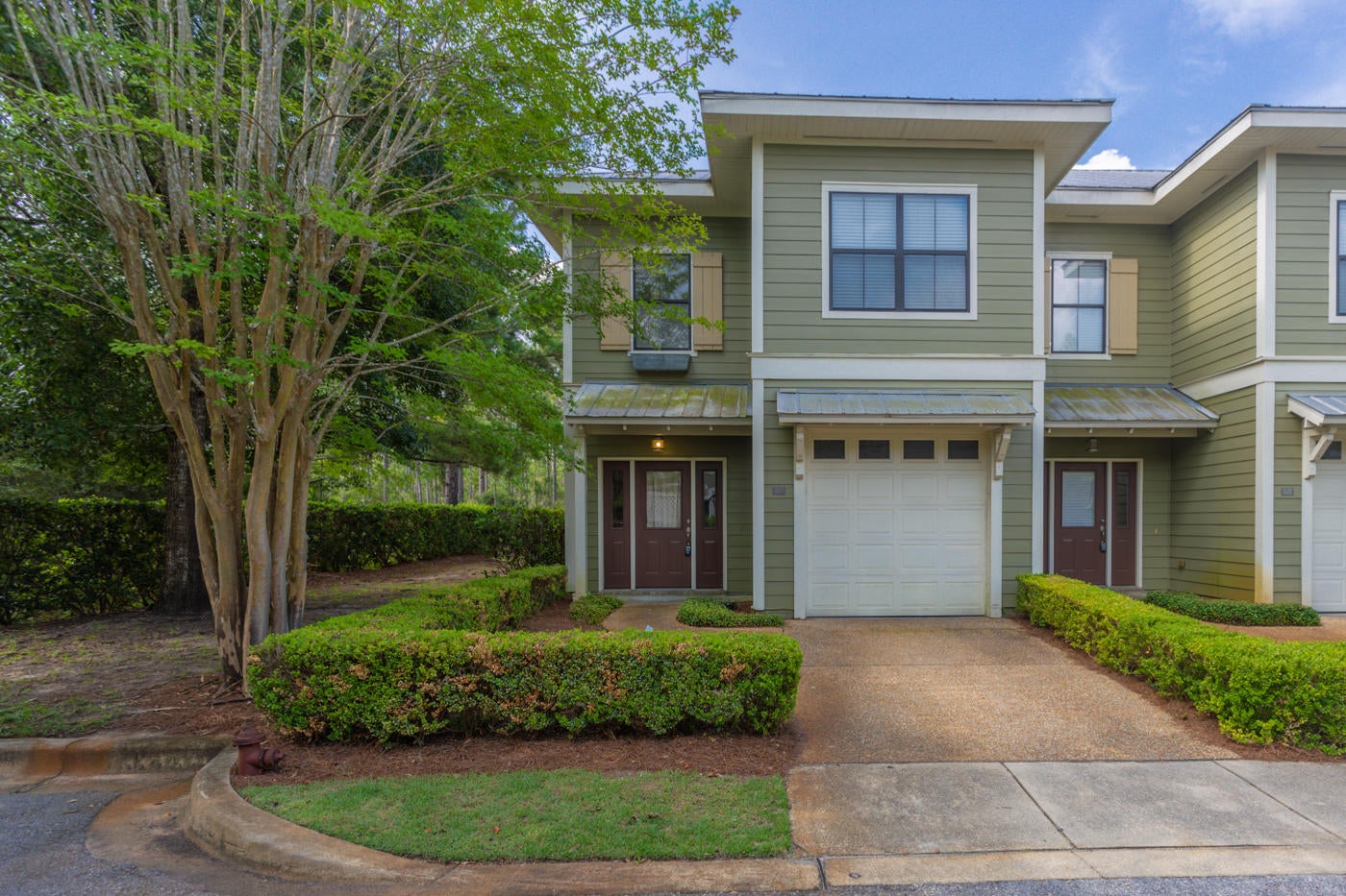 This end unit town home in the heart of Santa Rosa Beach. Close to Sandestin and lots of fine dining, shopping, and entertainment. This town home features granite countertops and tile flooring and LVP throughout. All bedrooms are upstairs including the Master Suite. Laundry Room is upstairs. One car garage and community pool.
