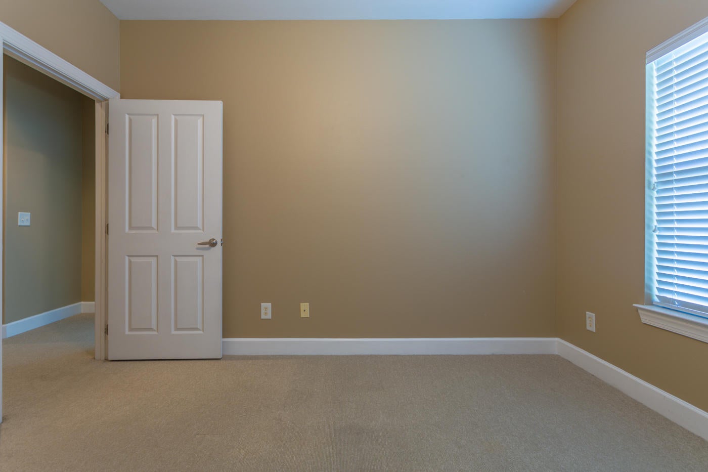 SOUTH HAVEN TOWNHOMES - Residential Lease