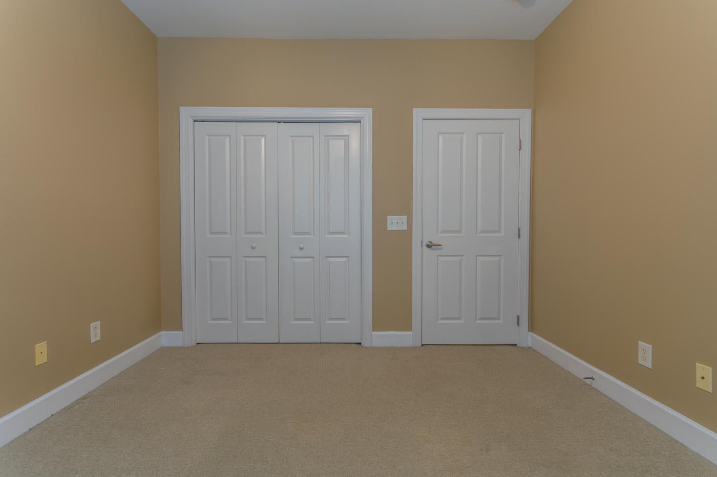 SOUTH HAVEN TOWNHOMES - Residential Lease