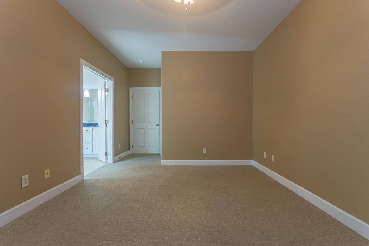 SOUTH HAVEN TOWNHOMES - Residential Lease
