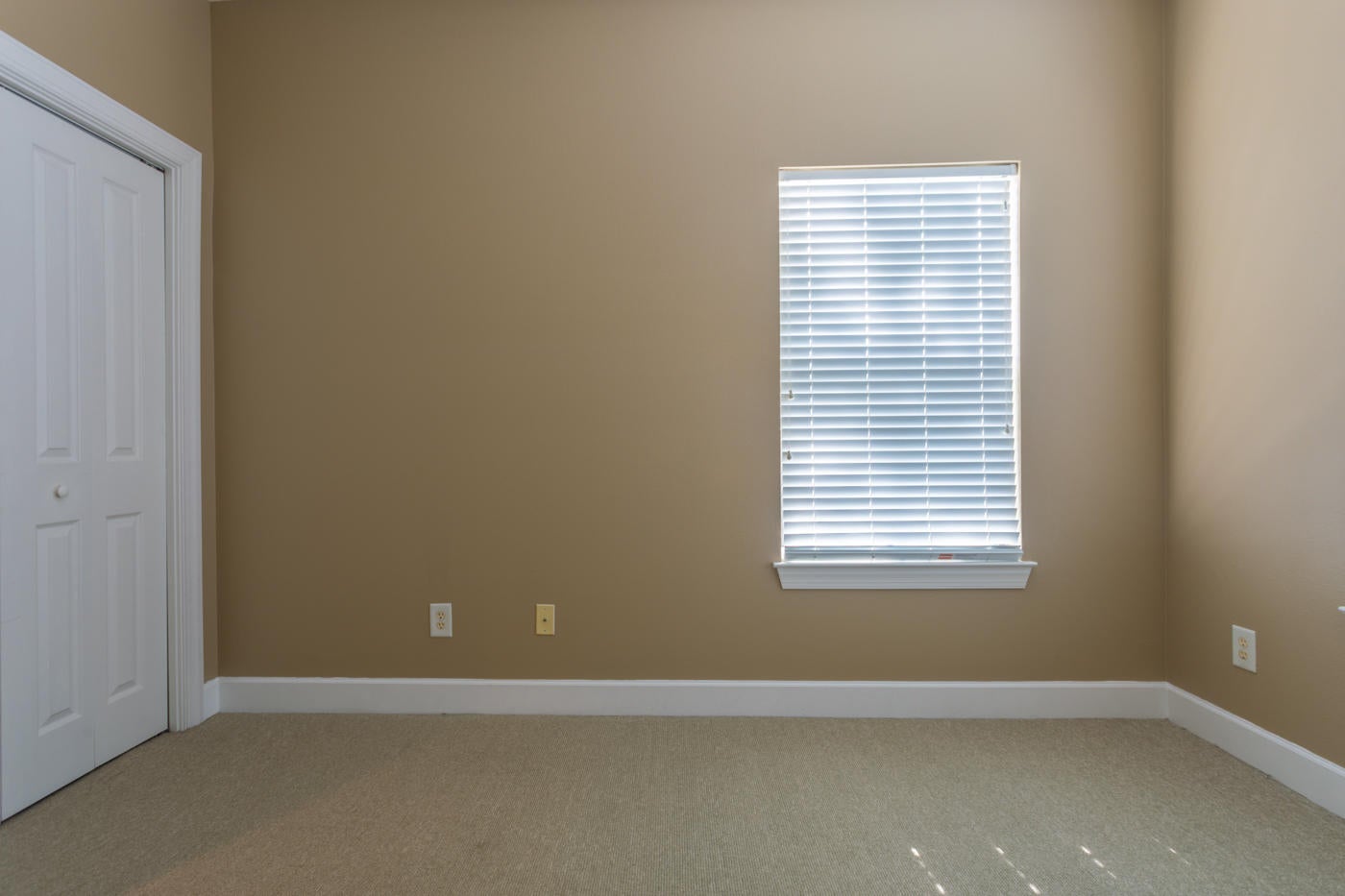 SOUTH HAVEN TOWNHOMES - Residential Lease