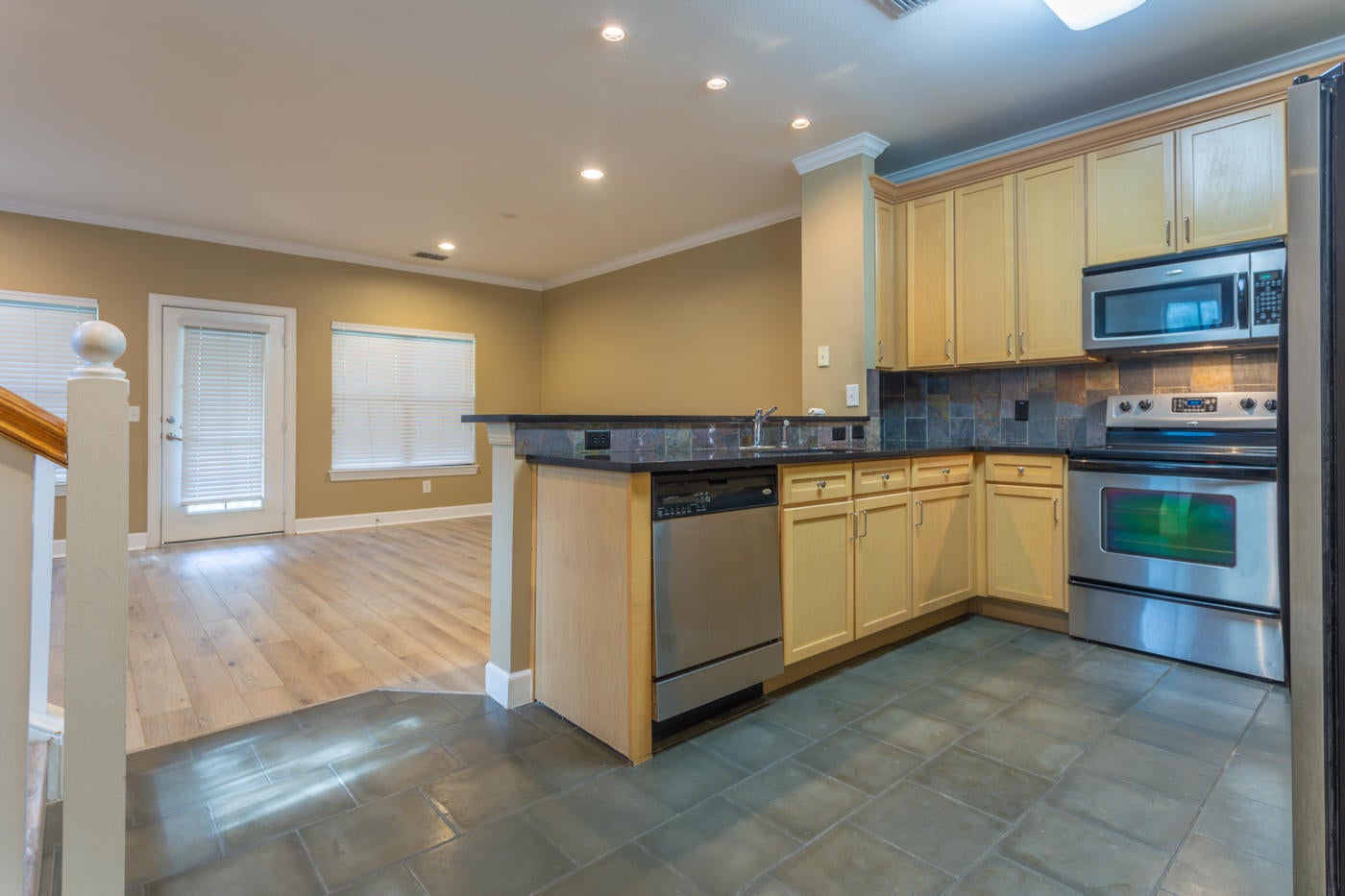 SOUTH HAVEN TOWNHOMES - Residential Lease