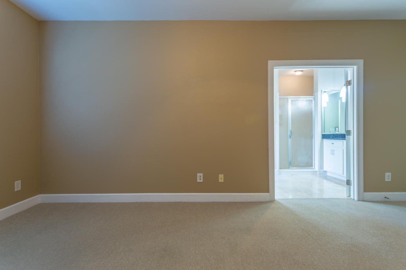 SOUTH HAVEN TOWNHOMES - Residential Lease