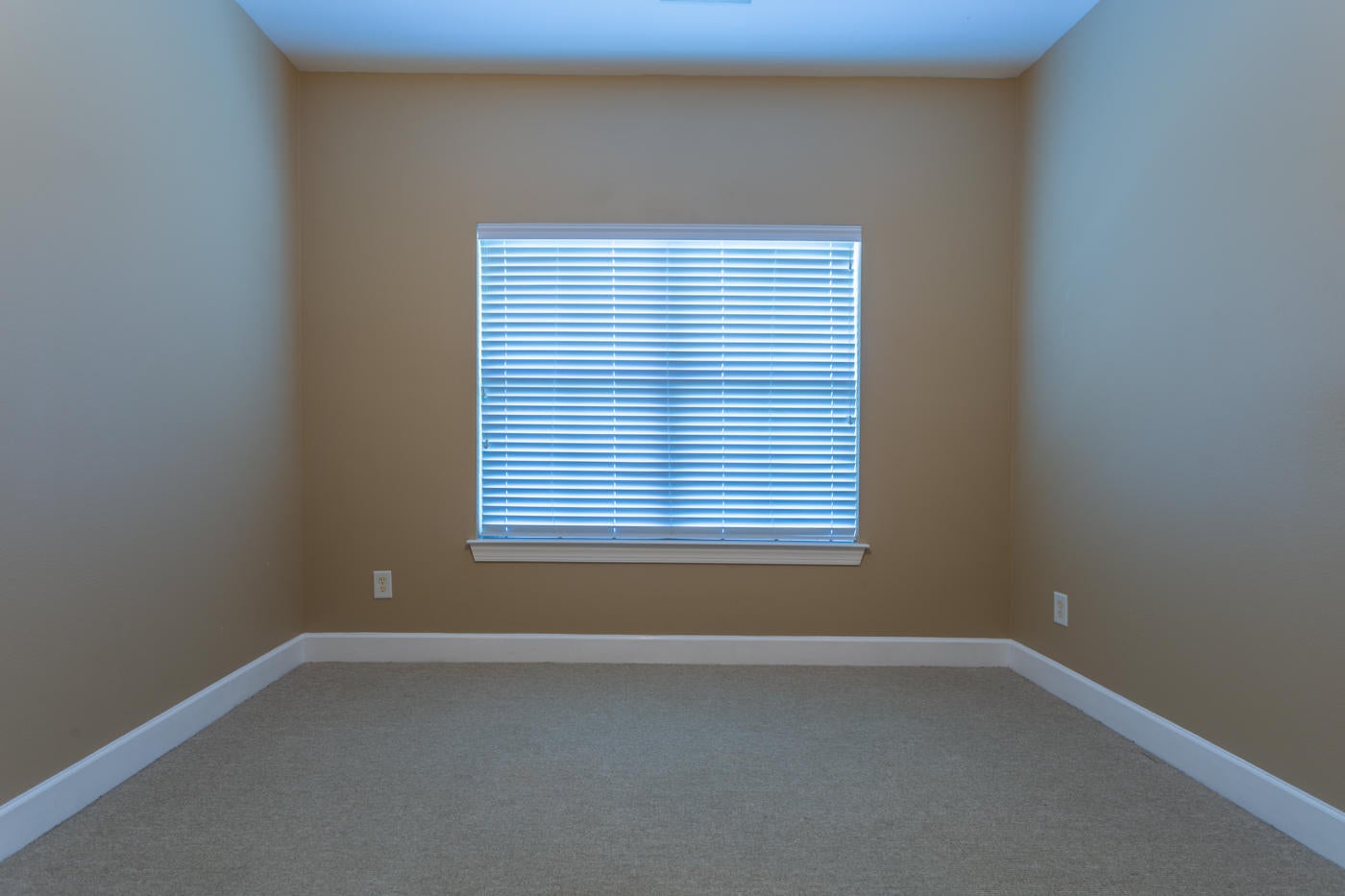 SOUTH HAVEN TOWNHOMES - Residential Lease