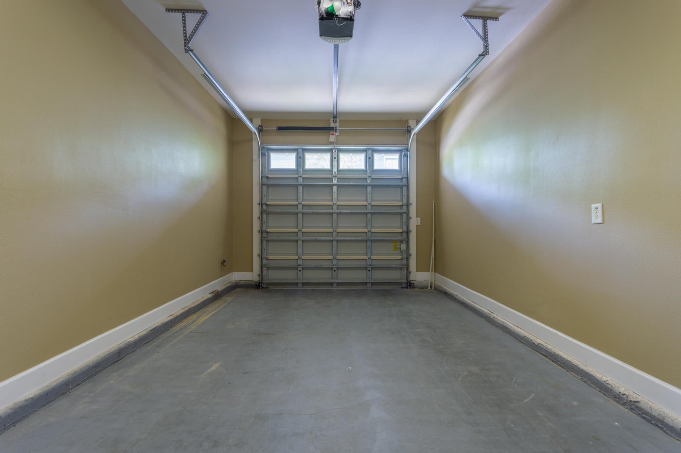 SOUTH HAVEN TOWNHOMES - Residential Lease