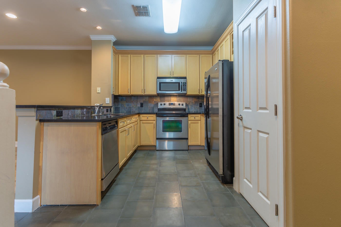 SOUTH HAVEN TOWNHOMES - Residential Lease