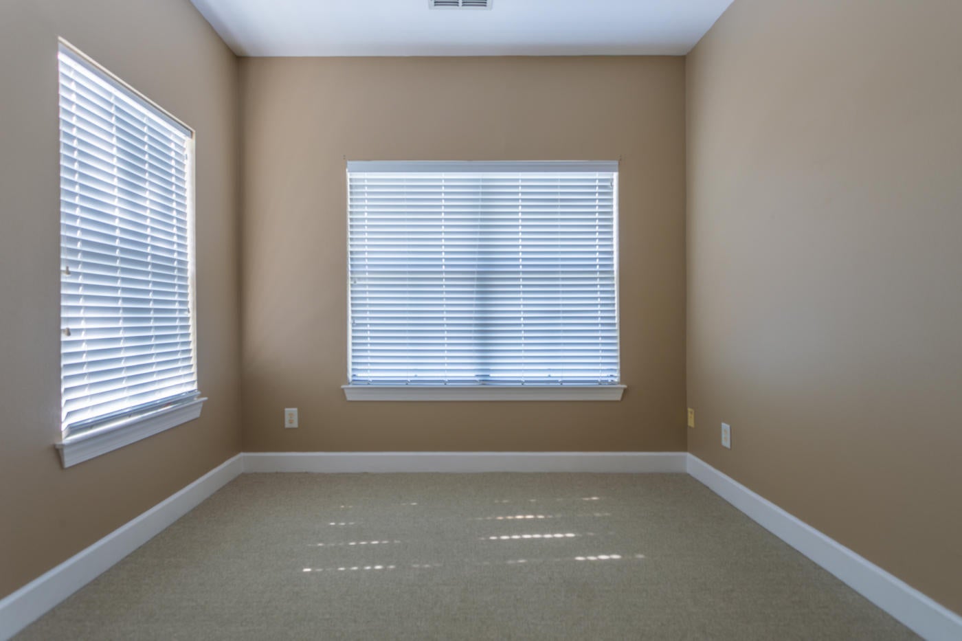 SOUTH HAVEN TOWNHOMES - Residential Lease
