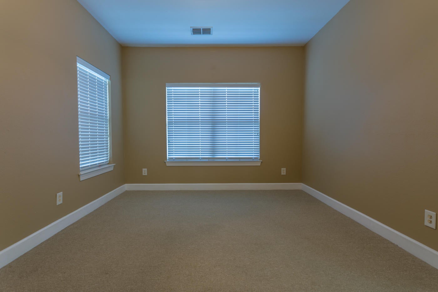 SOUTH HAVEN TOWNHOMES - Residential Lease