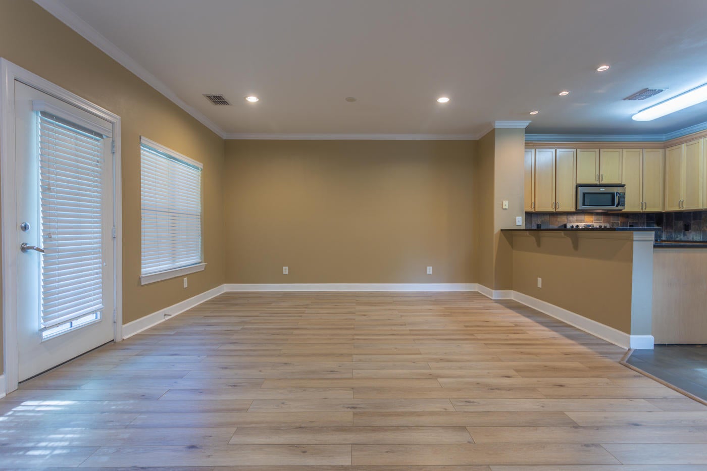 SOUTH HAVEN TOWNHOMES - Residential Lease