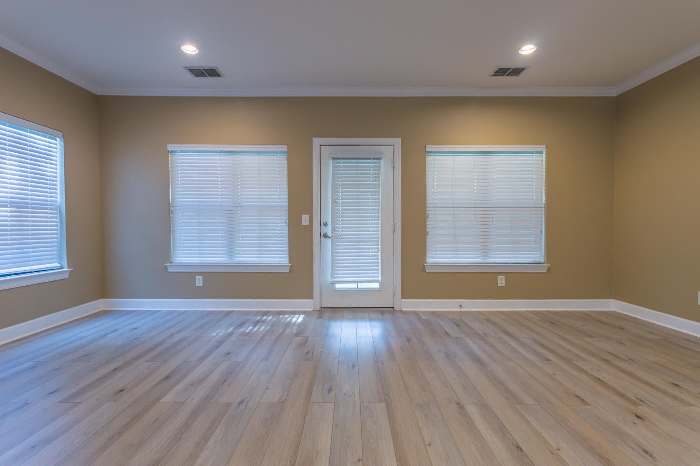 SOUTH HAVEN TOWNHOMES - Residential Lease