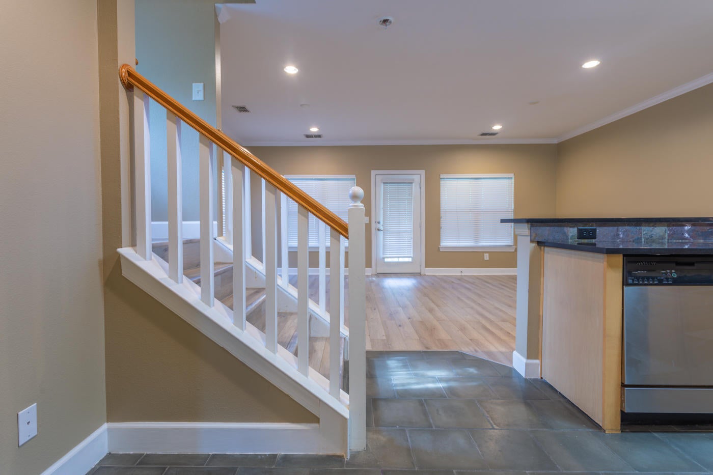 SOUTH HAVEN TOWNHOMES - Residential Lease
