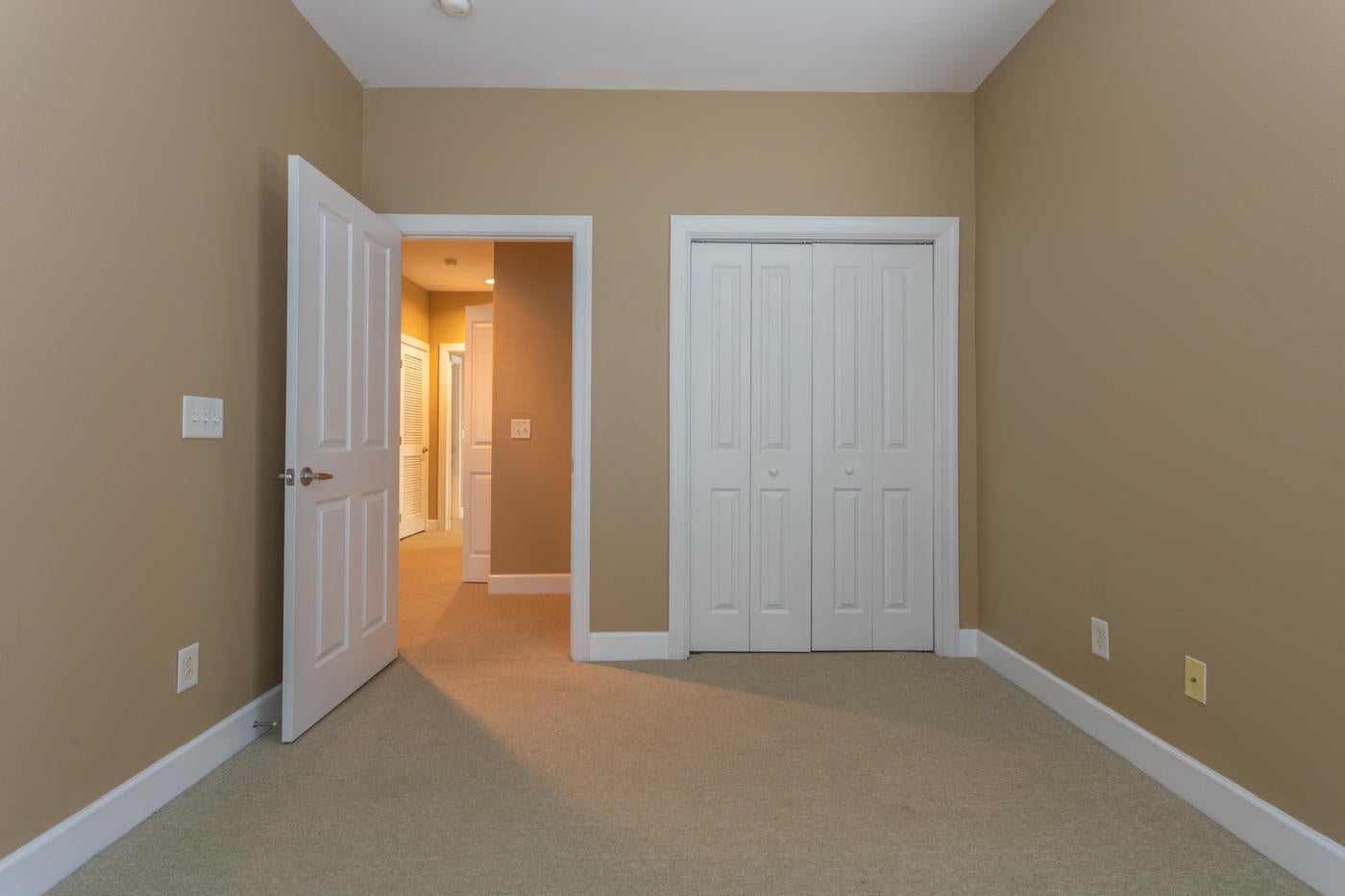 SOUTH HAVEN TOWNHOMES - Residential Lease