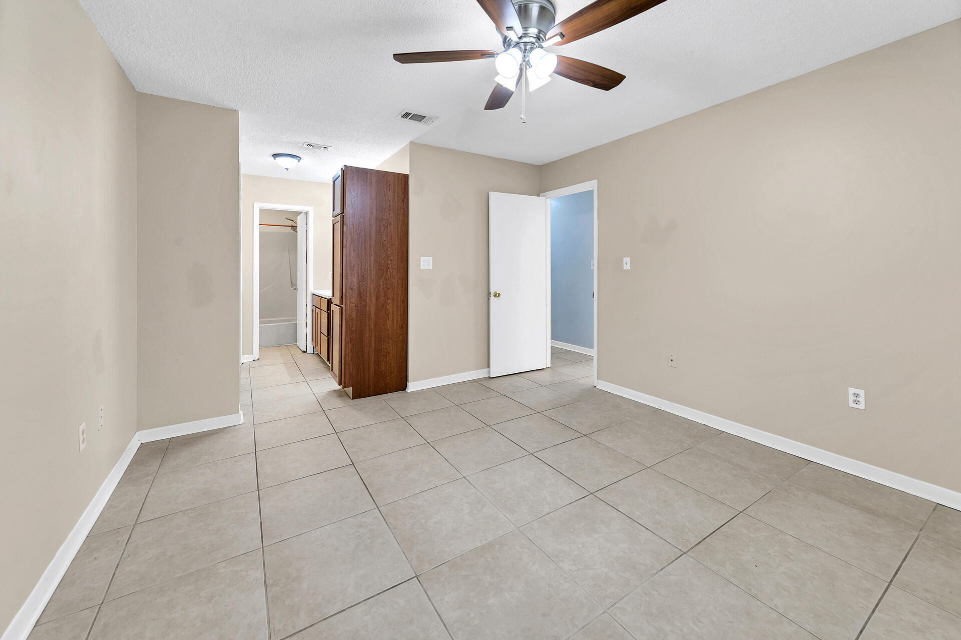HIDDEN TRAIL PHASE I LOT 81 - Residential Lease