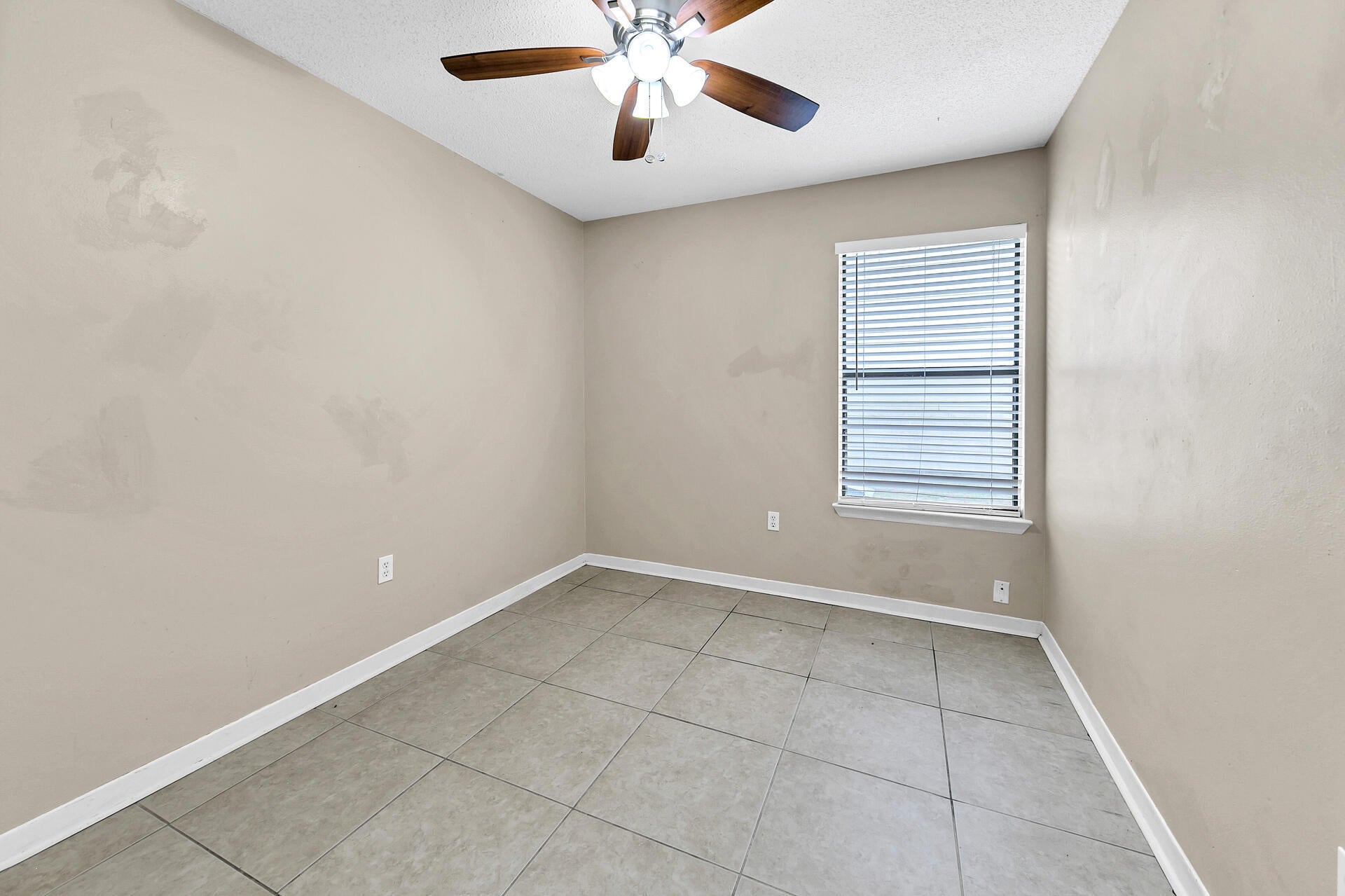 HIDDEN TRAIL PHASE I LOT 81 - Residential Lease