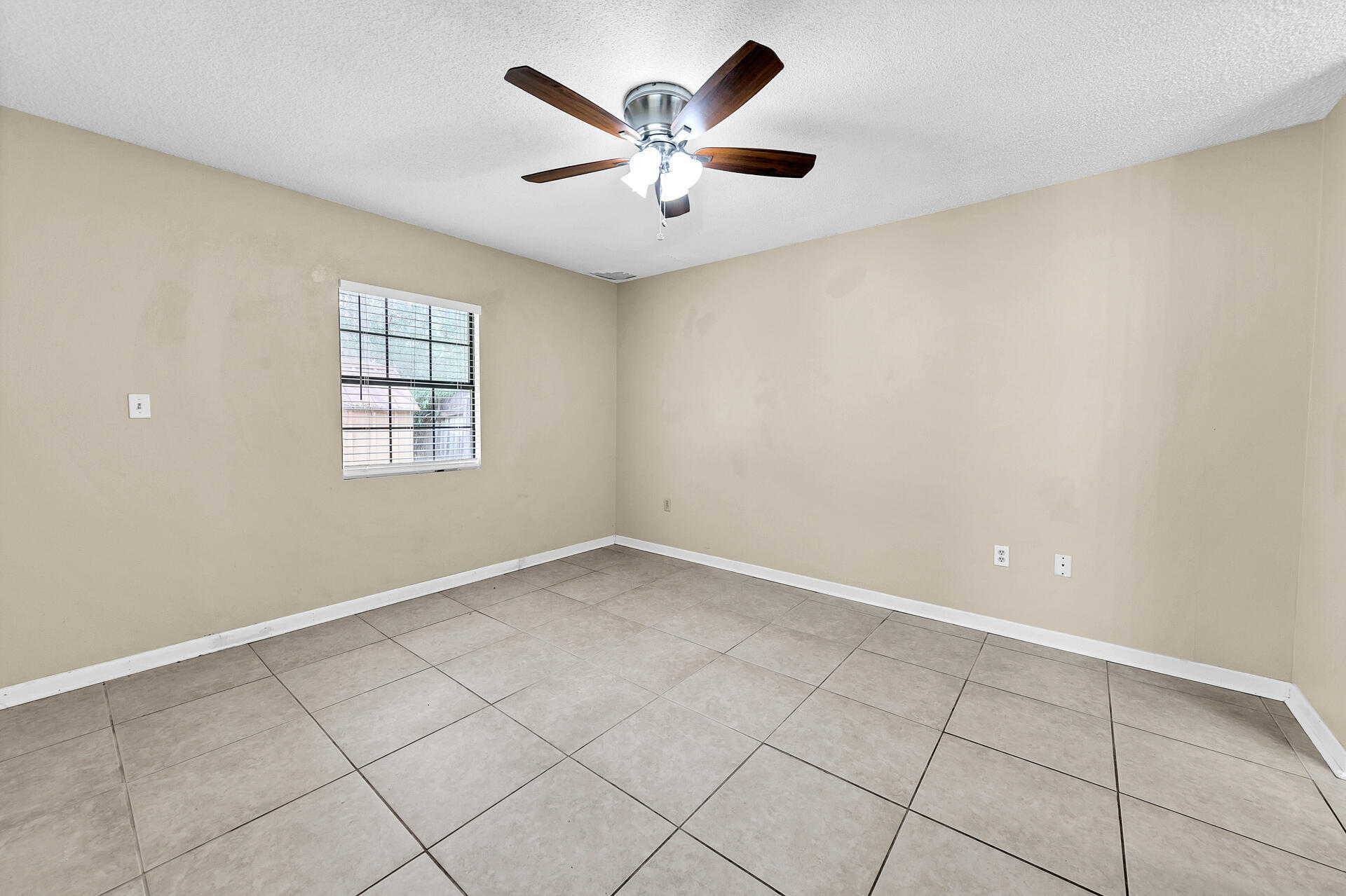 HIDDEN TRAIL PHASE I LOT 81 - Residential Lease