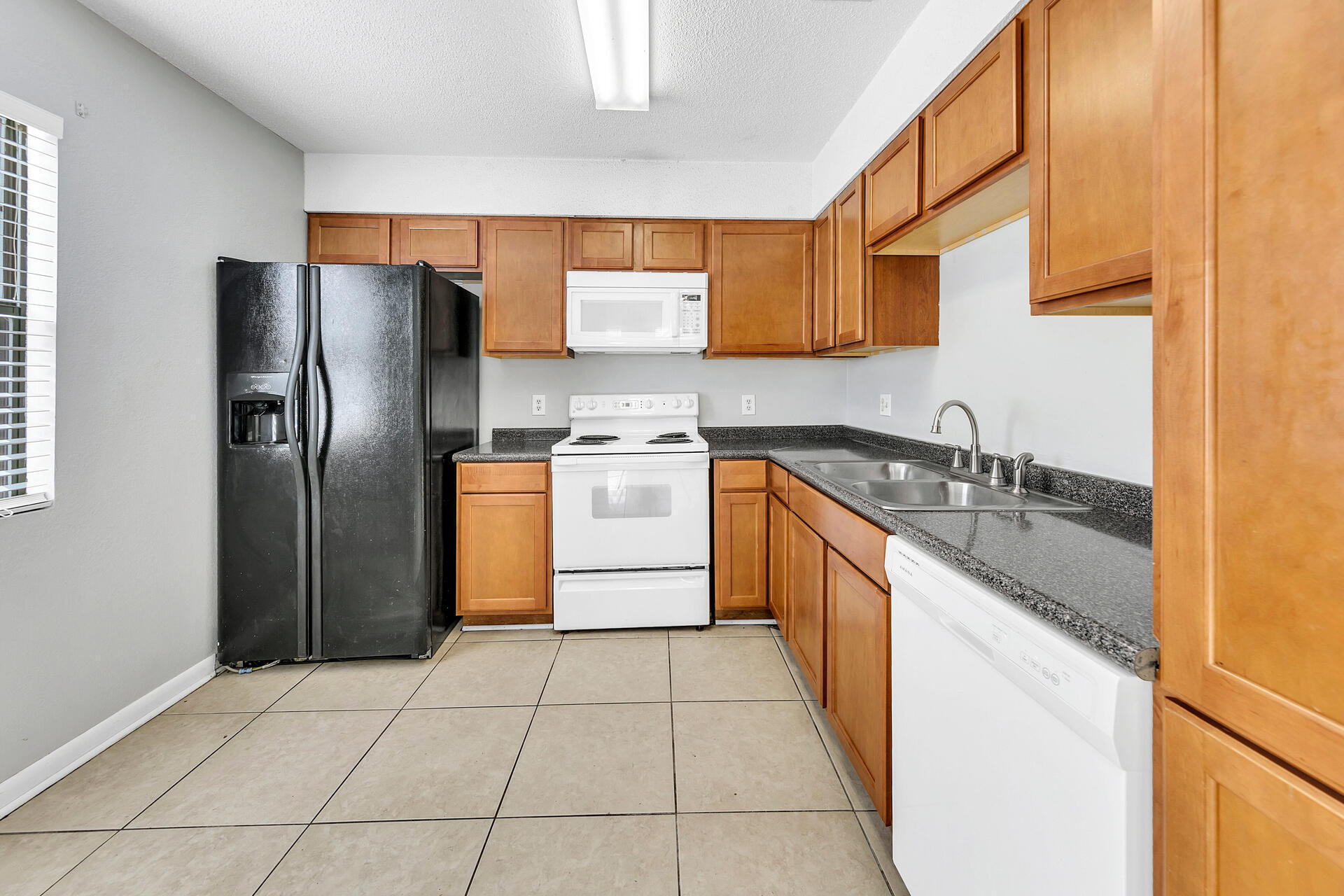 HIDDEN TRAIL PHASE I LOT 81 - Residential Lease